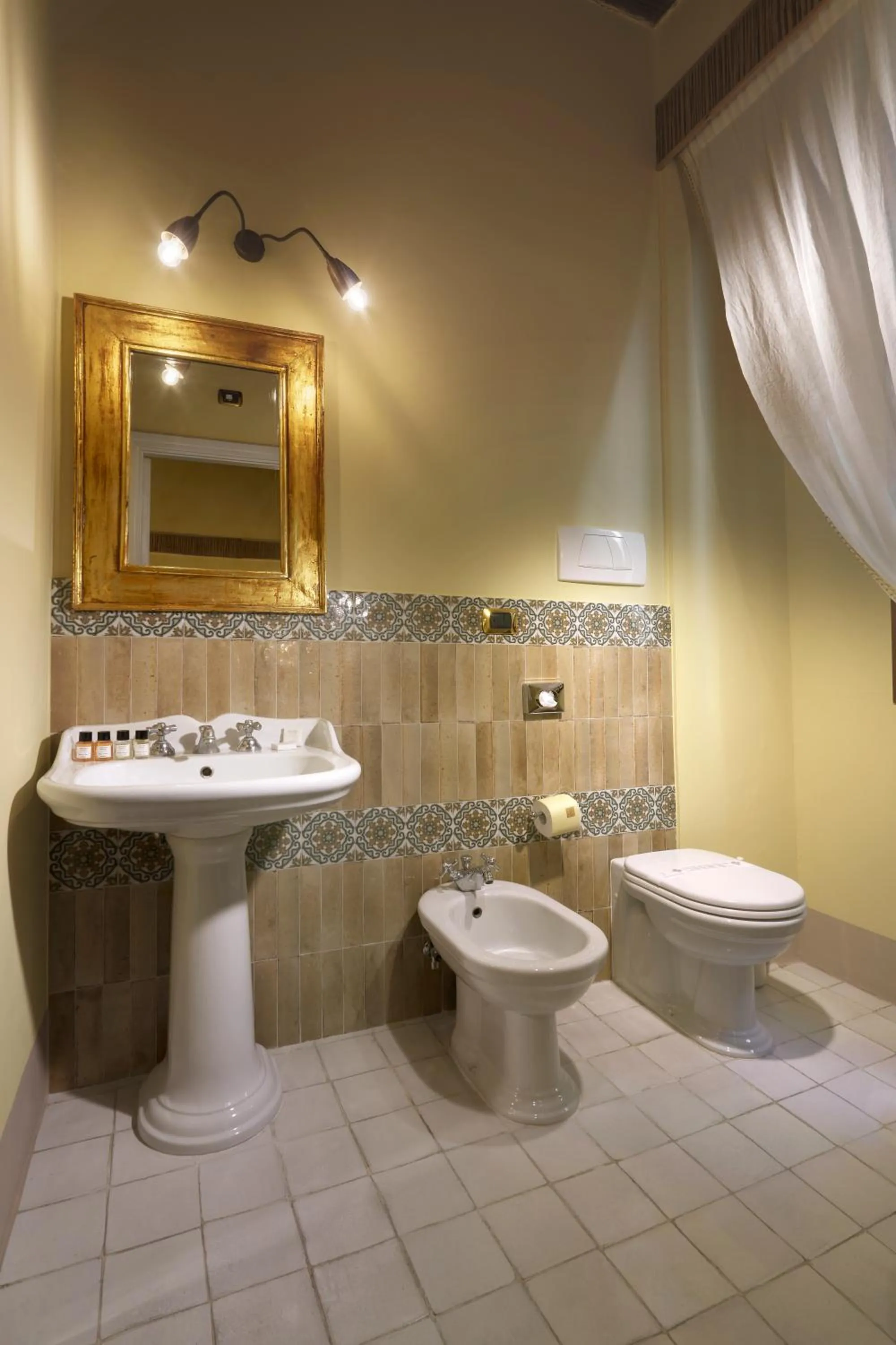 Bathroom in Graziella Patio Hotel