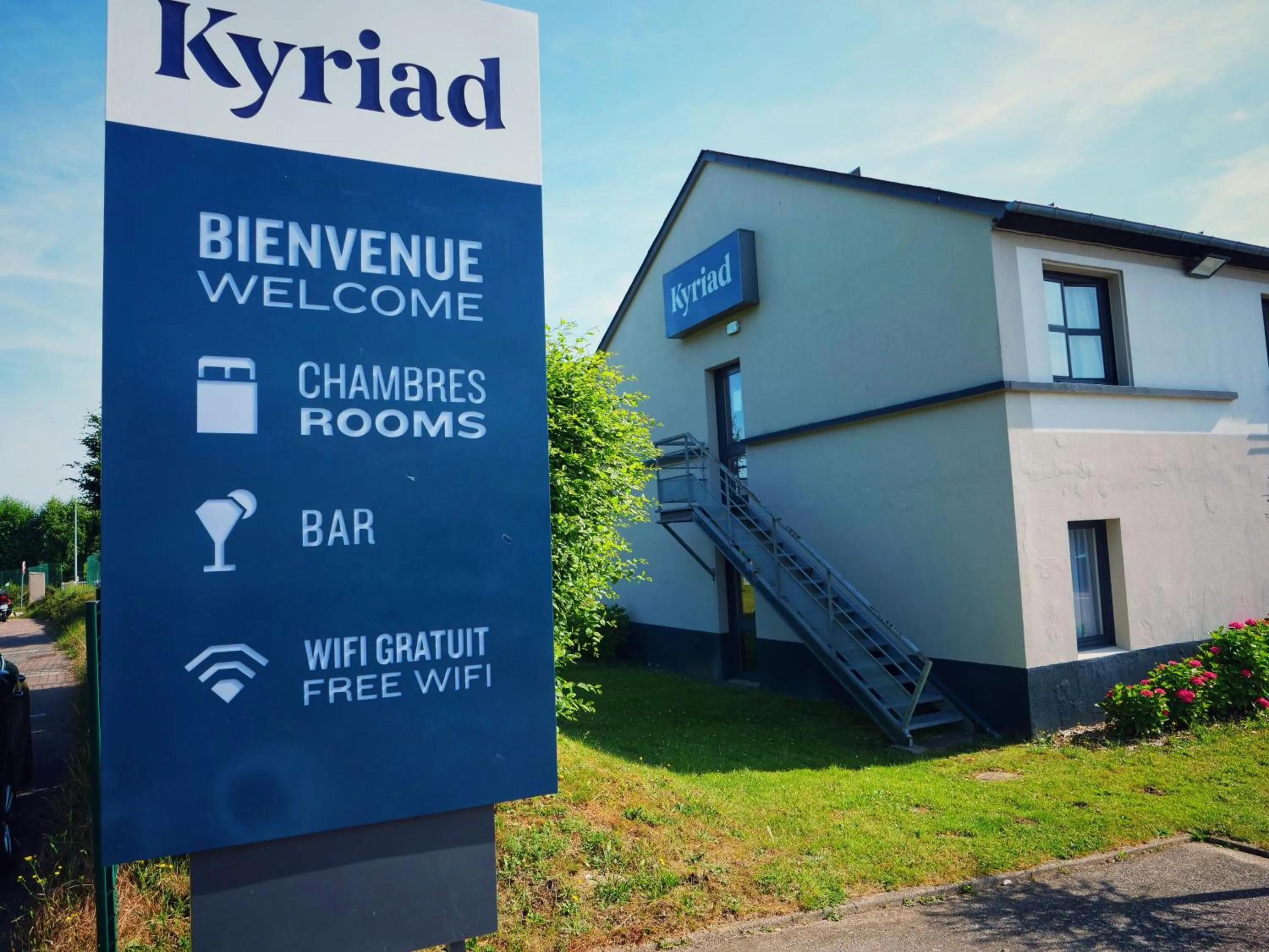 Property building in Hôtel Kyriad Dieppe