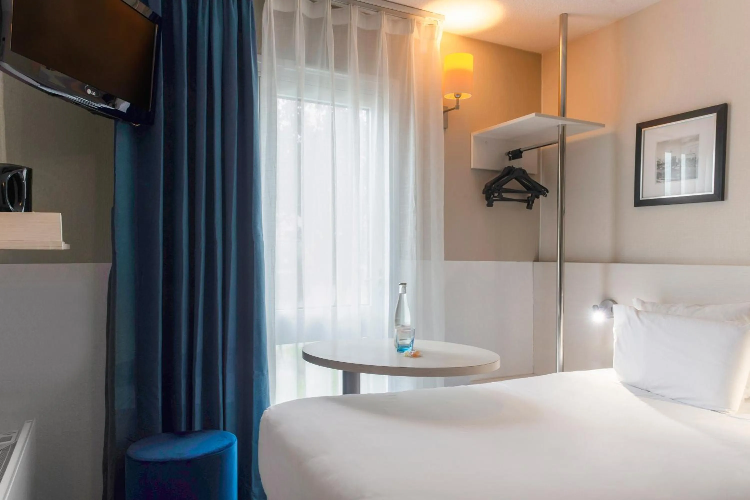 Bed in Hôtel Kyriad Dieppe