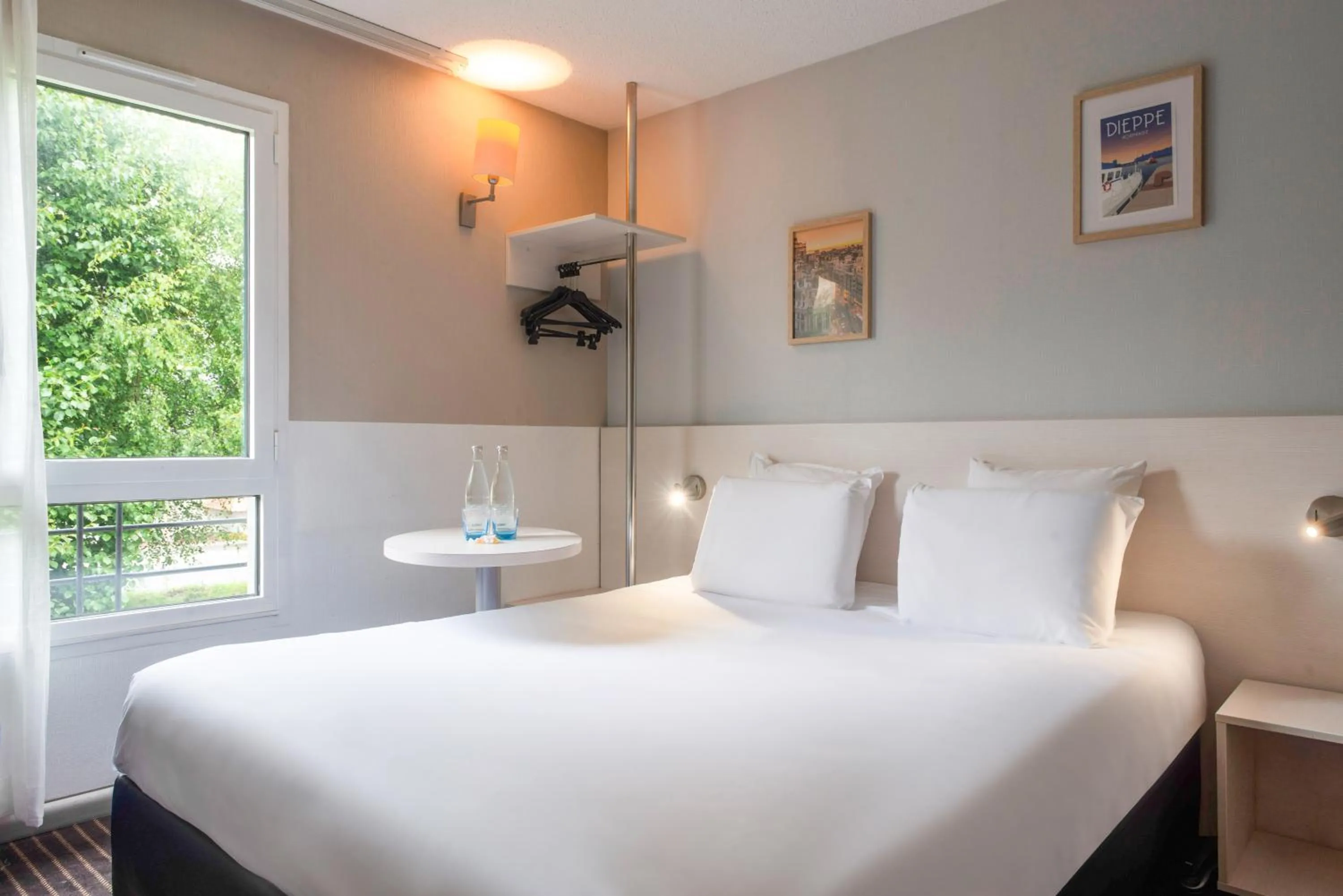 Bed in Hôtel Kyriad Dieppe