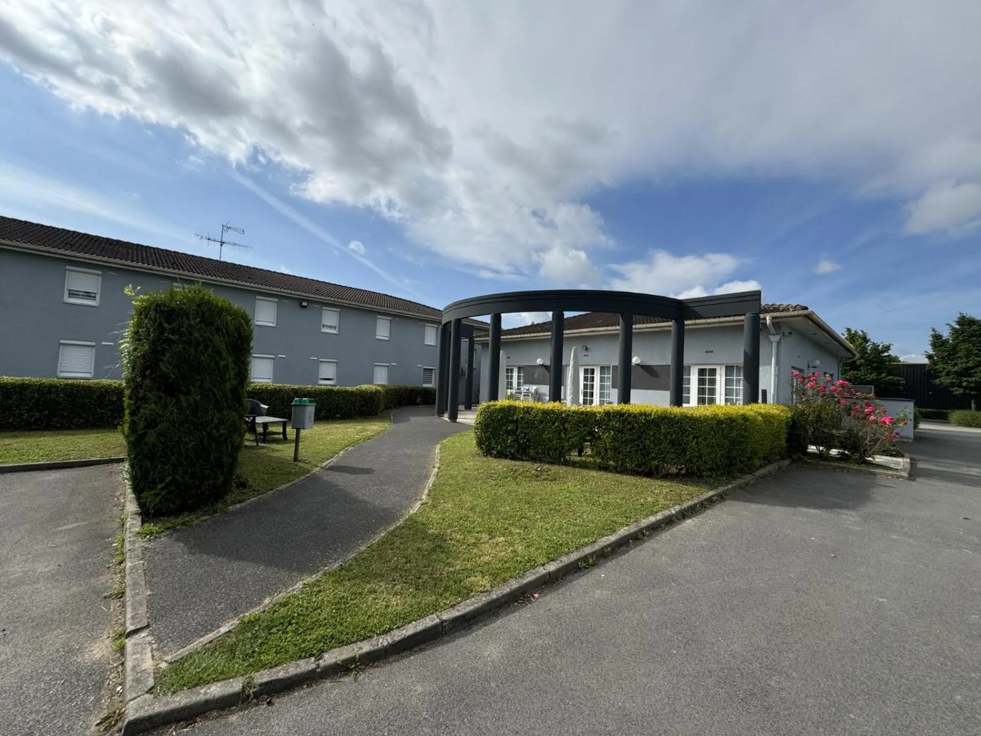 Patio in Kyriad Direct Reims Bezannes