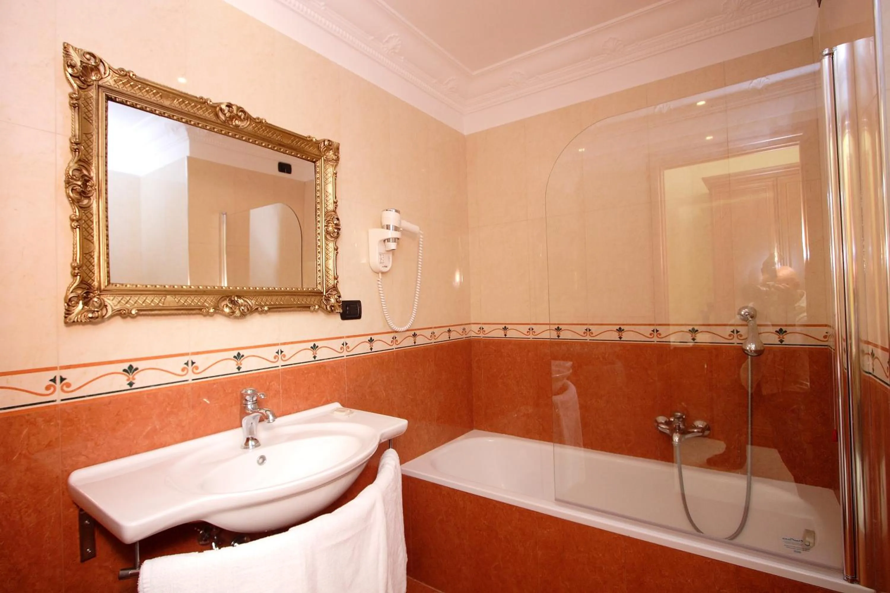 Facade/entrance in Caroline Suite