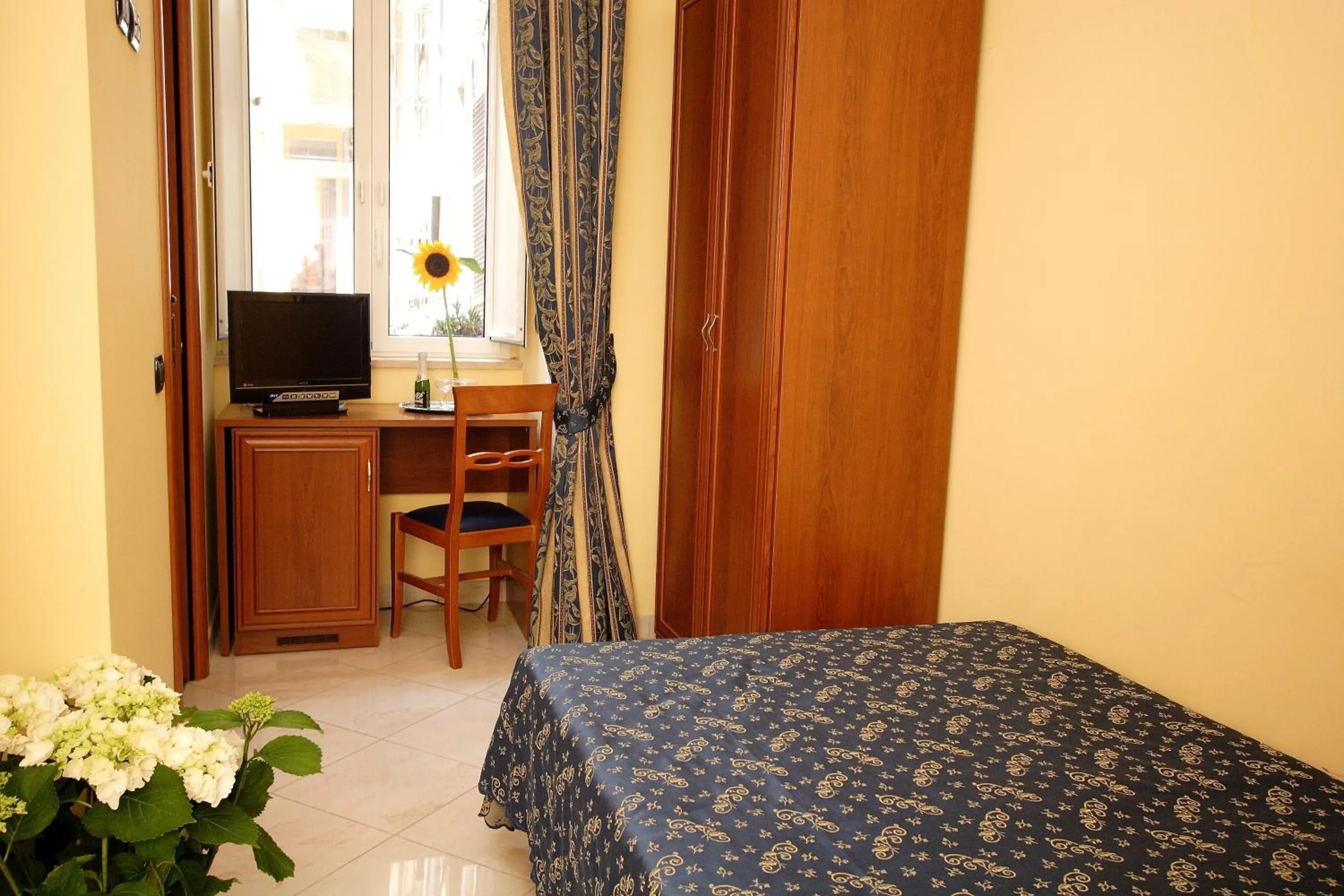 Bed in Caroline Suite