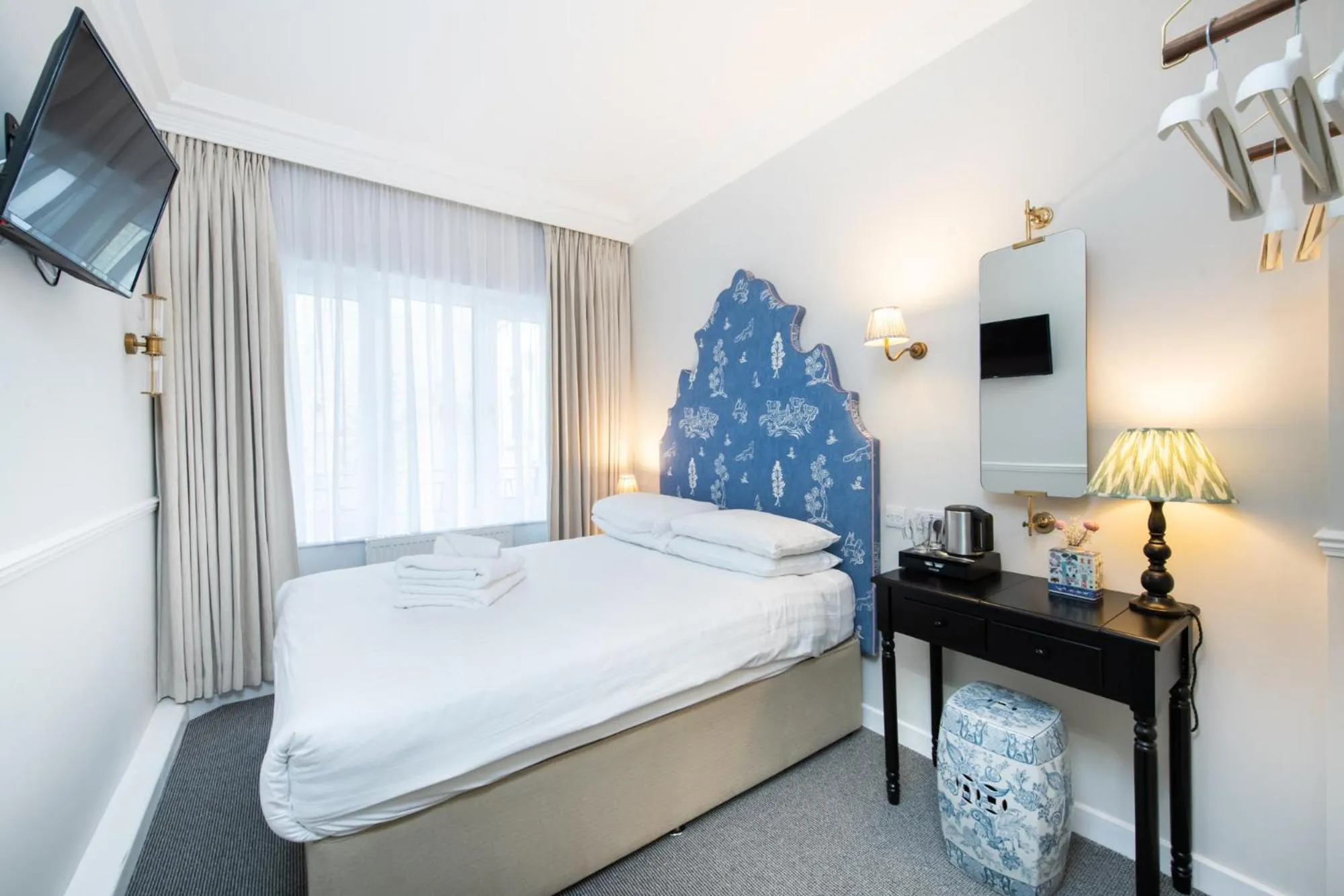 Bedroom, Bed in Americana Hotel