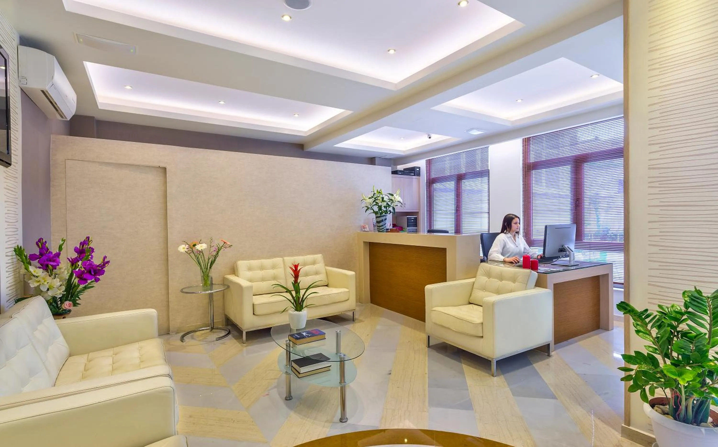 Lobby or reception in Leonidas Hotel & Apartments