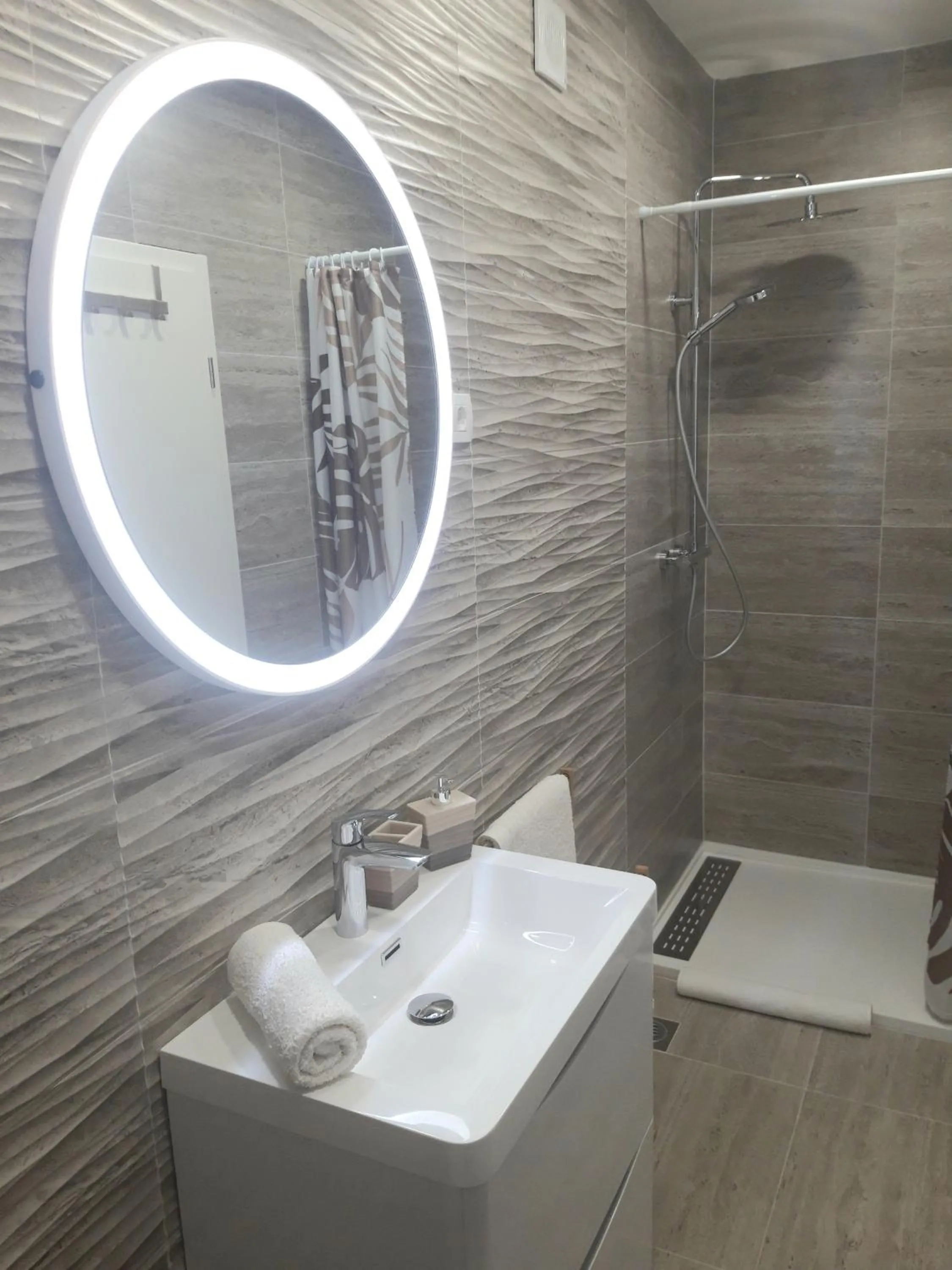 Bathroom in Apartments Darijana