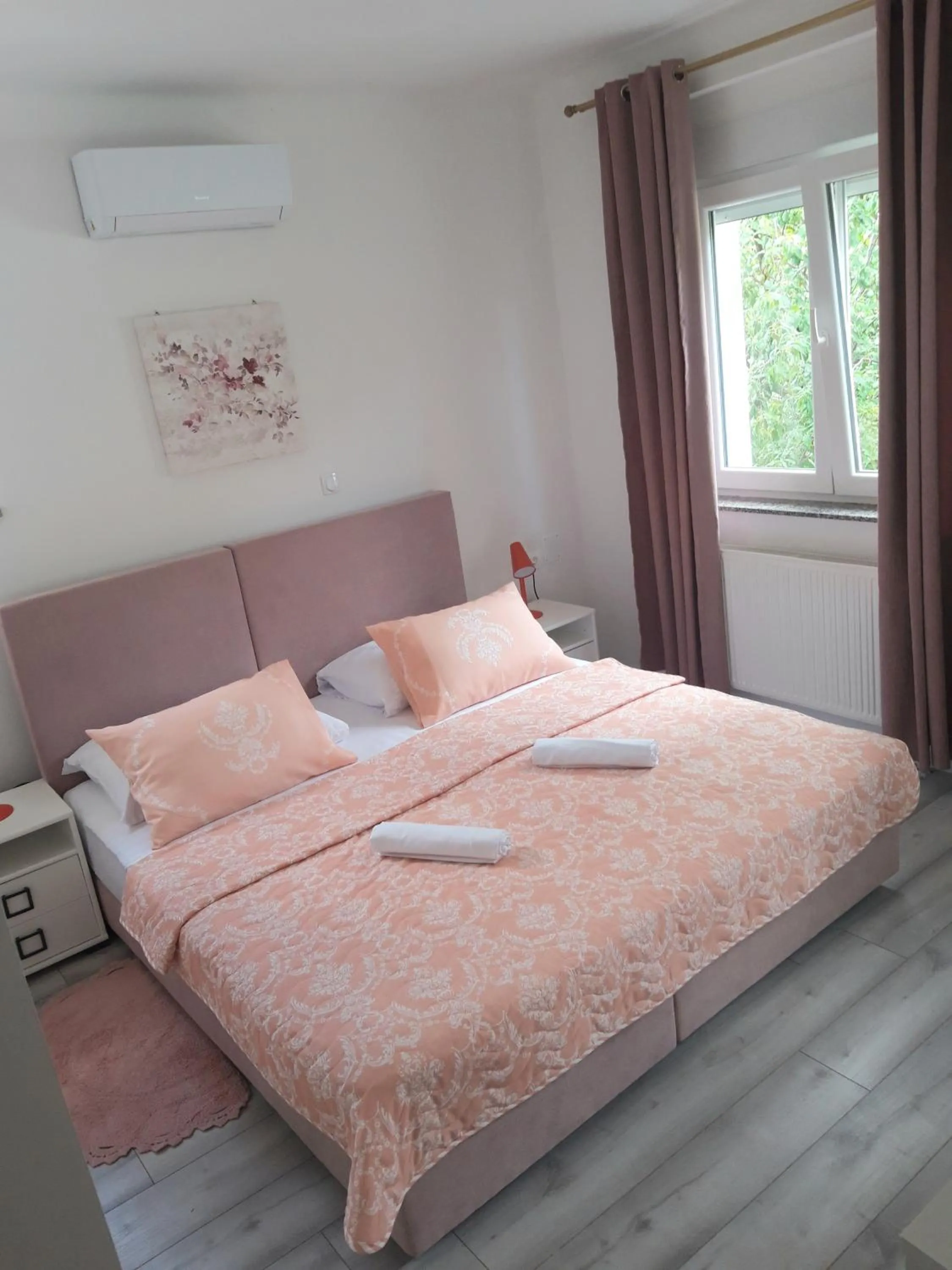 Bedroom, Bed in Apartments Darijana