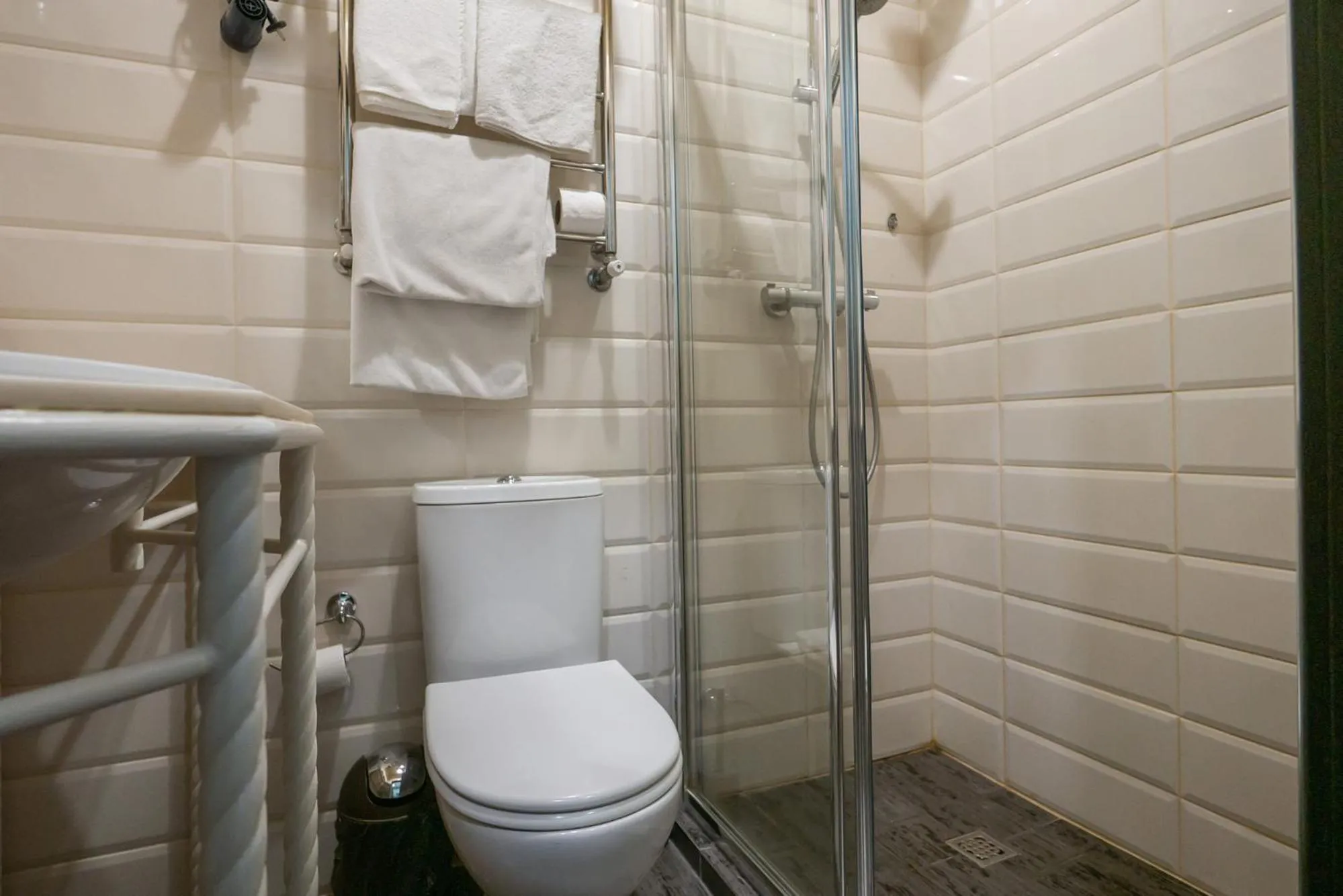 Shower in Apart Hotel Michelle