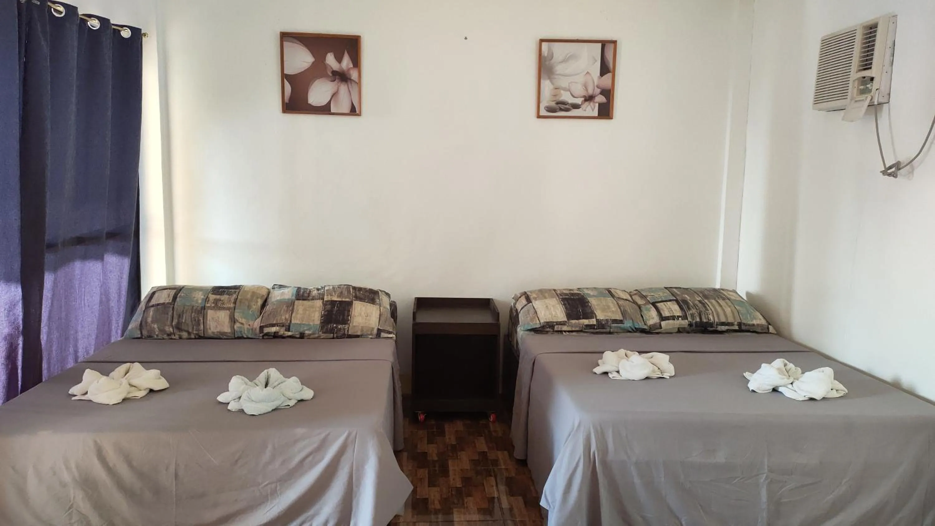 Photo of the whole room, Bed in Aloha