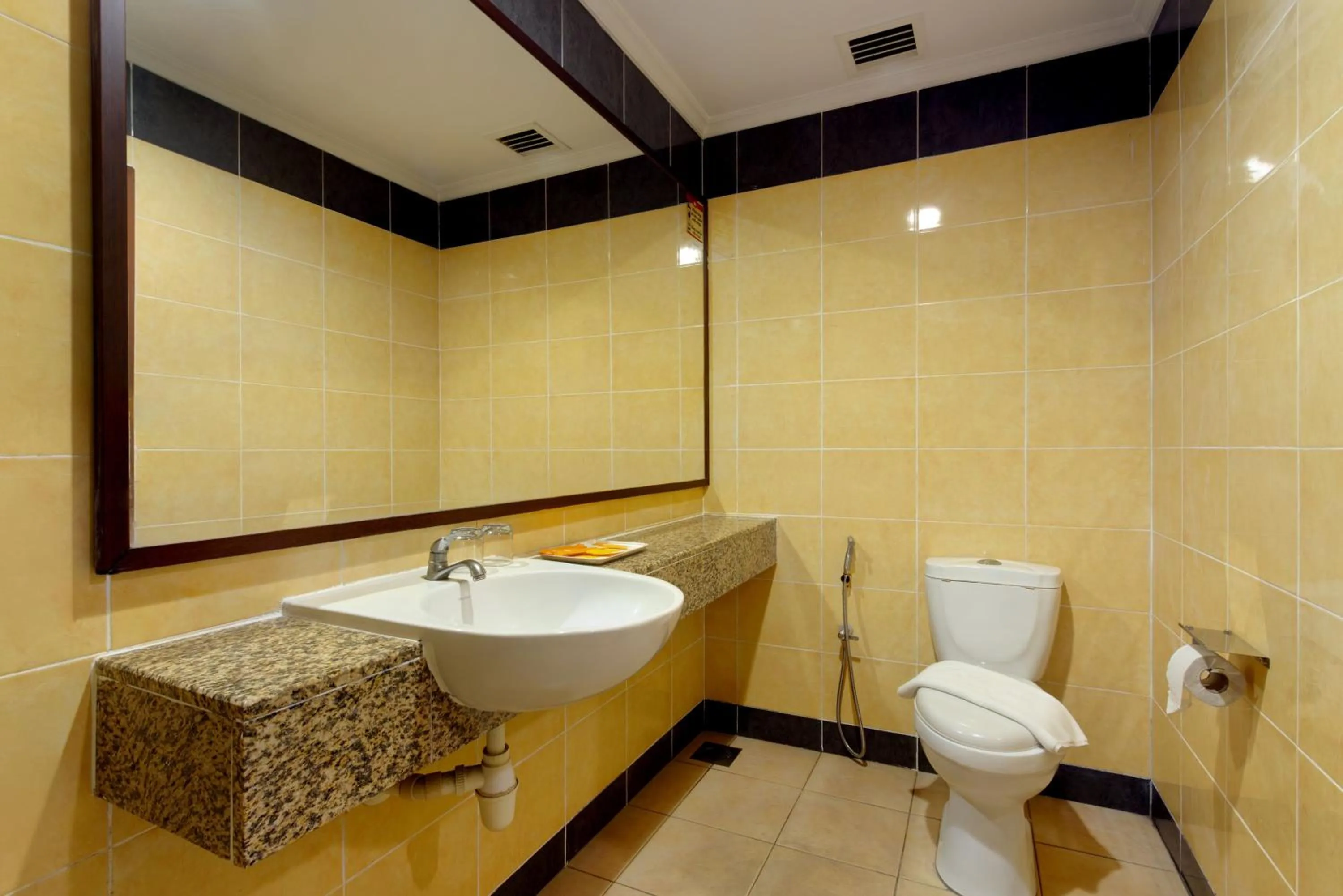 Toilet in Kings Hotel Melaka