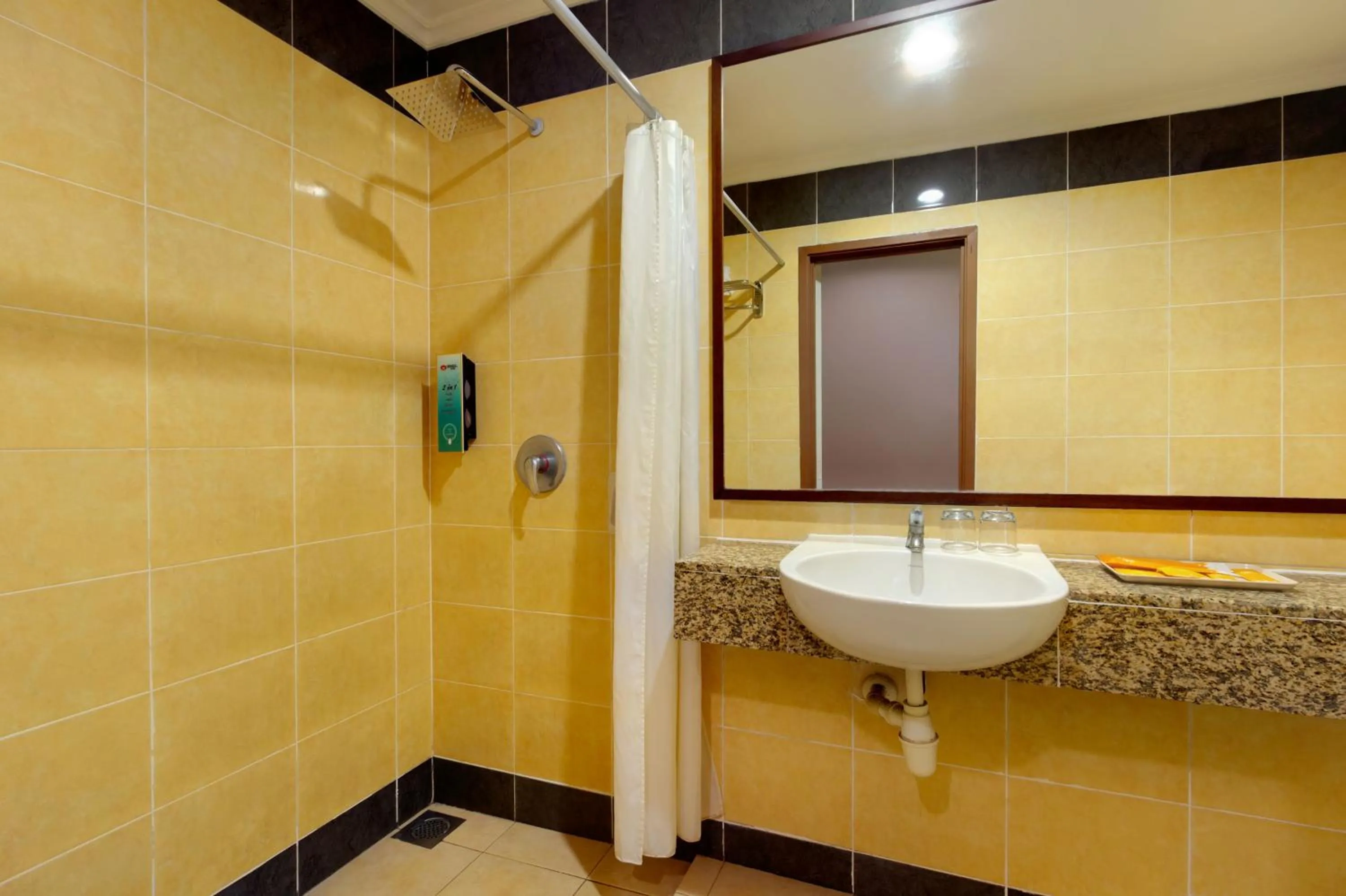 Shower in Kings Hotel Melaka