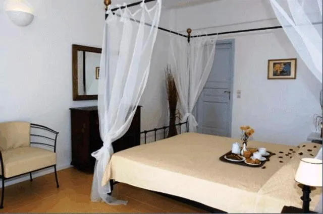 Photo of the whole room, Bed in Tzekos Villas