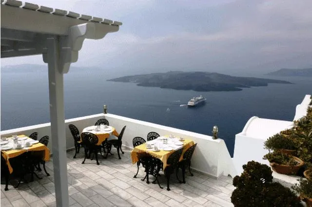 Restaurant/places to eat in Tzekos Villas
