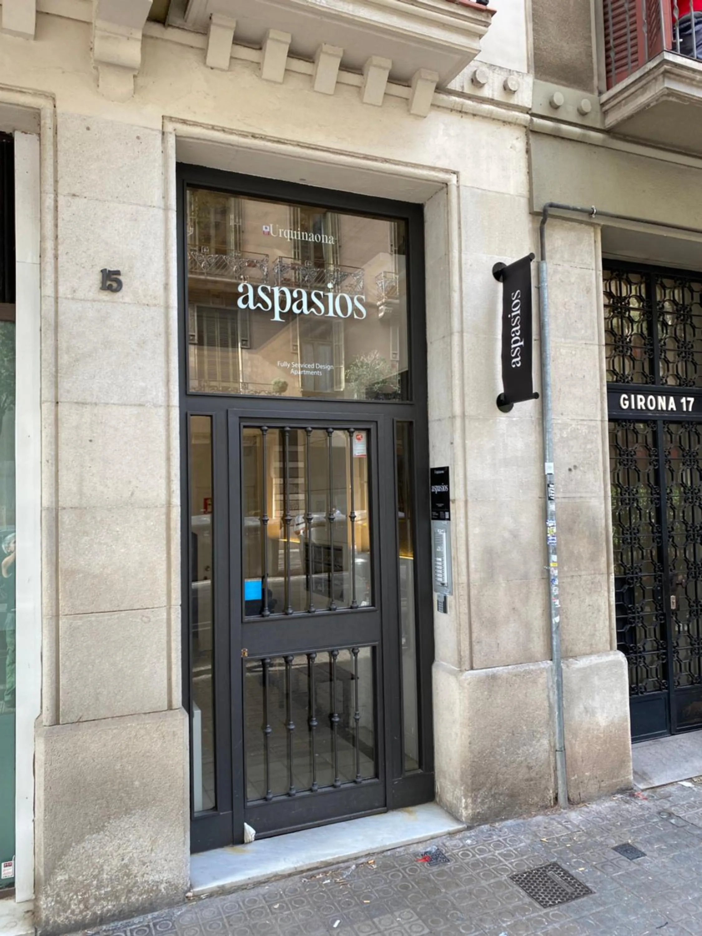 Facade/entrance in Aspasios Urquinaona Apartments