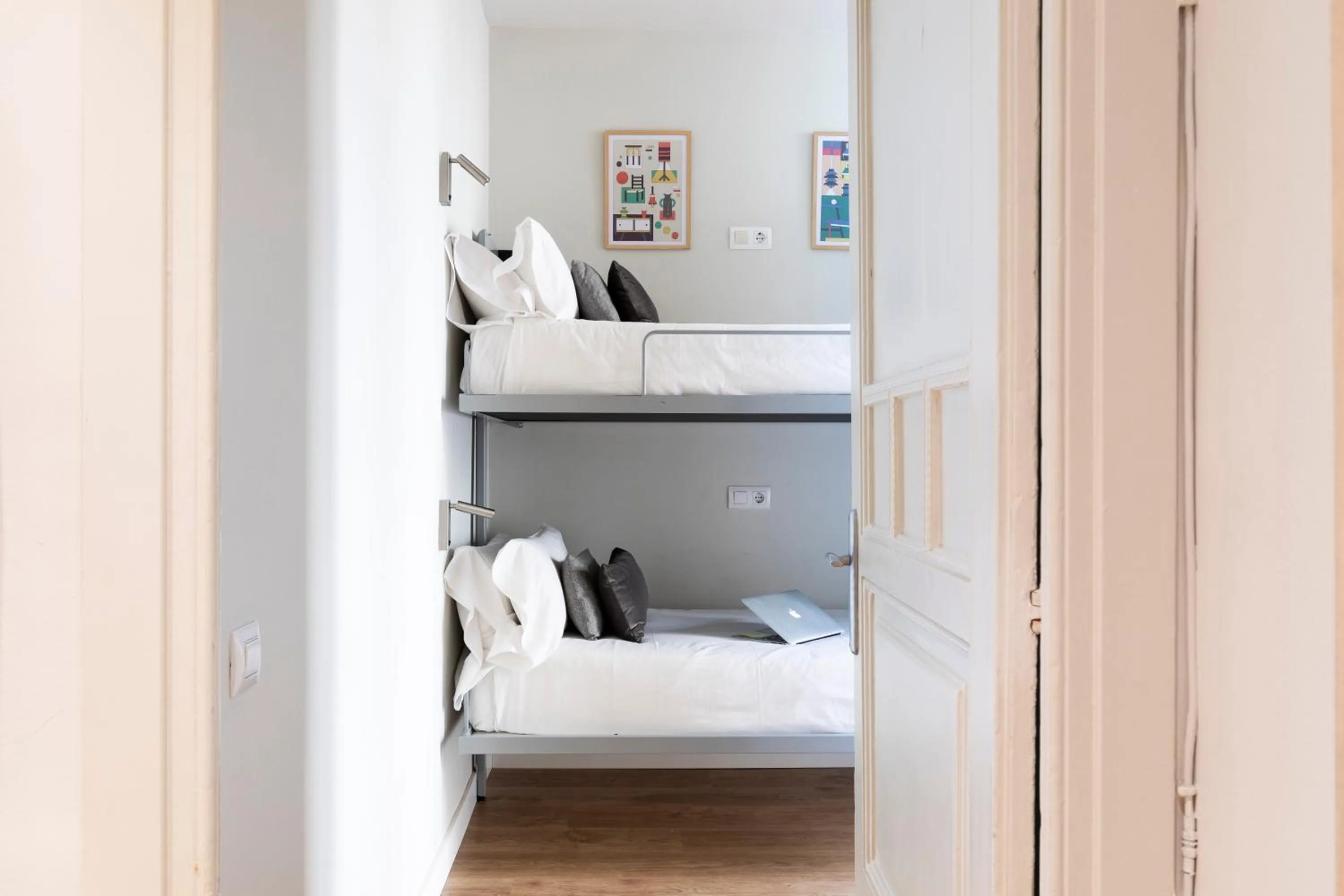 Decorative detail, Bed in Aspasios Urquinaona Apartments