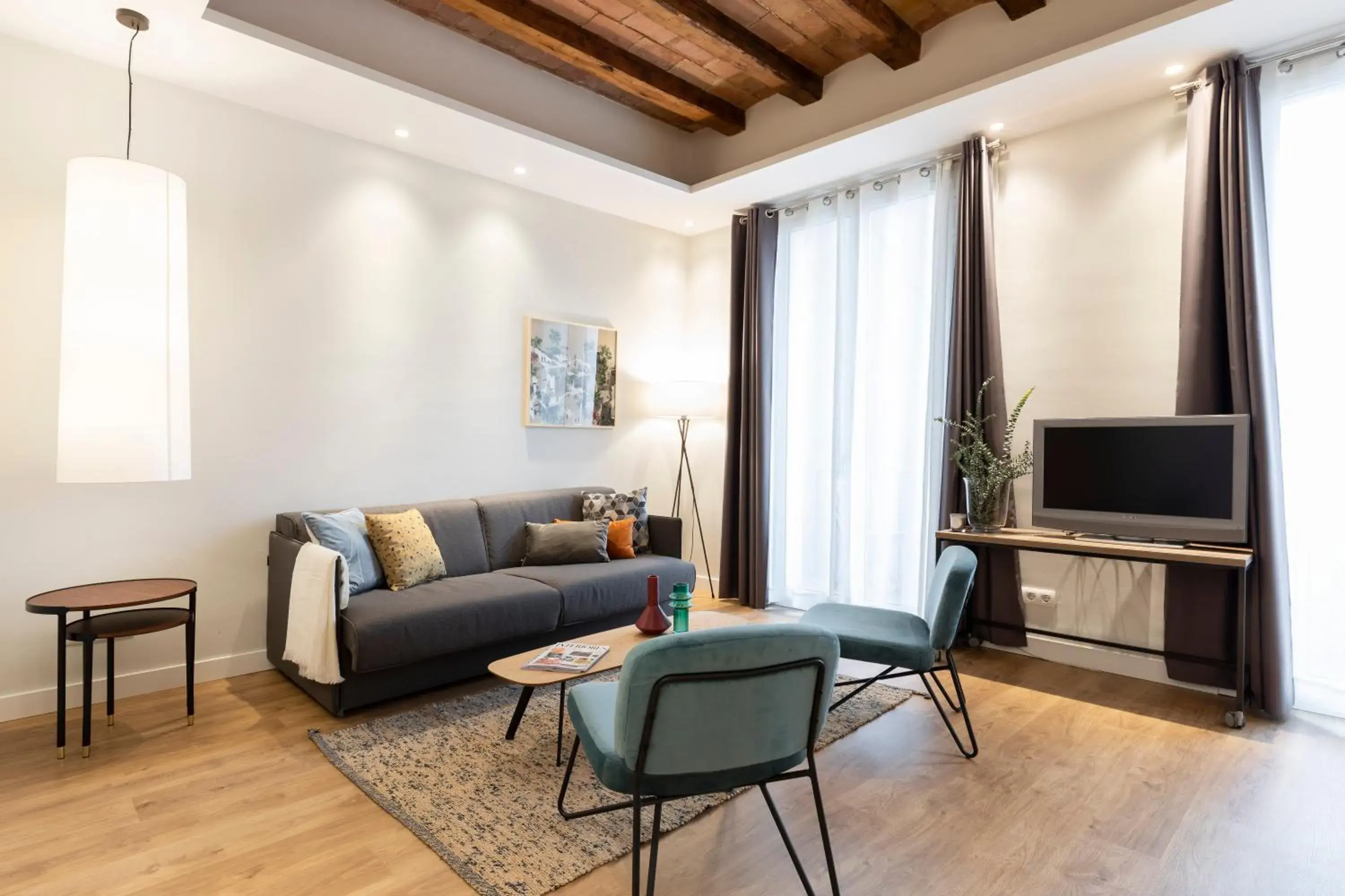 Three-Bedroom Apartment in Aspasios Urquinaona Apartments Three-Bedroom Apartment in Aspasios Urquinaona Apartments