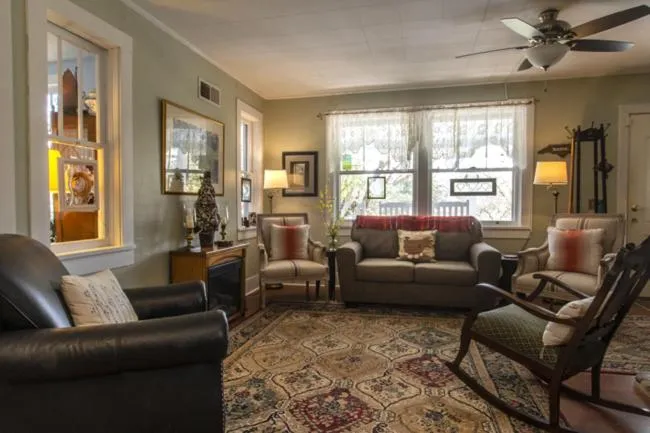 Living room in Folkestone Inn