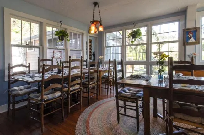 Dining area in Folkestone Inn