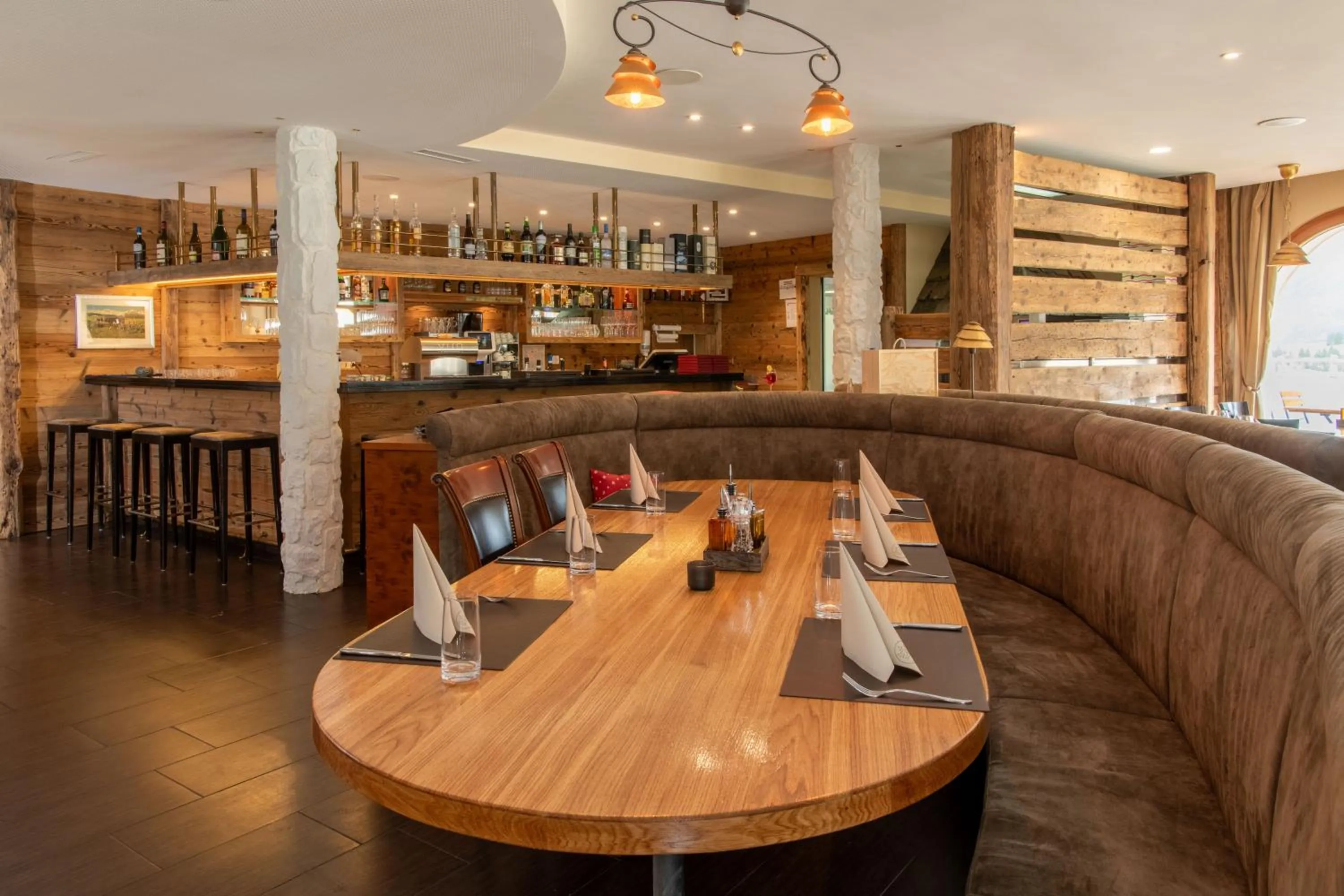 Restaurant/places to eat in Hotel Allegra