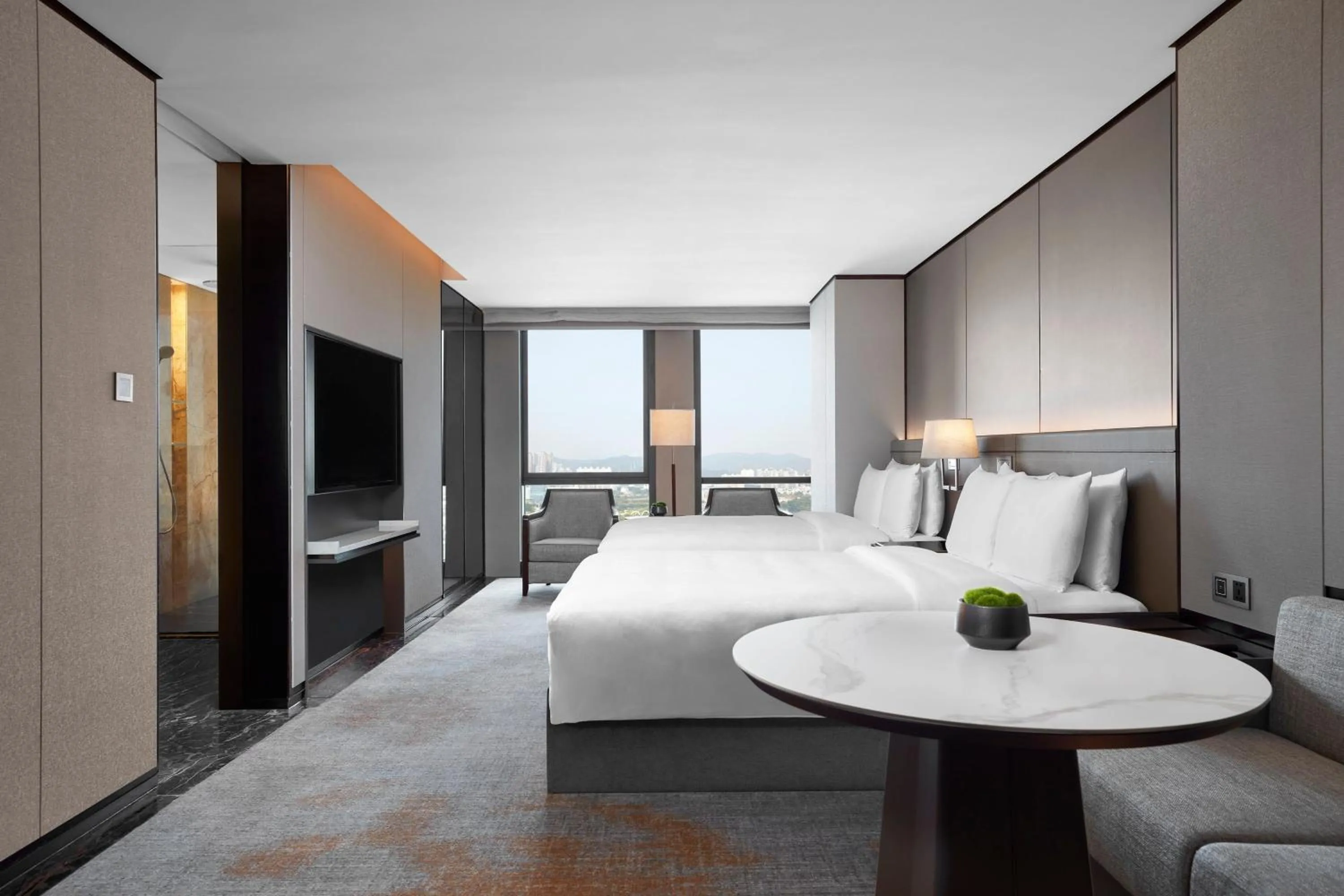 Photo of the whole room, Bed in JW Marriott Hotel Shenzhen