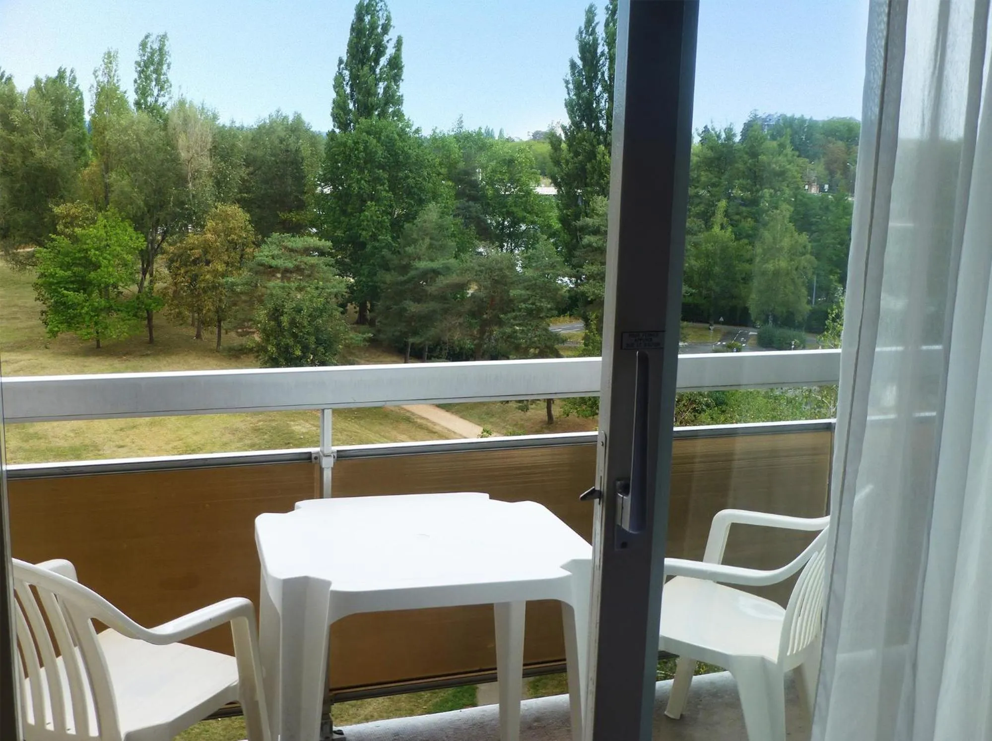Balcony/Terrace in Brit Hotel Le Parc Vichy