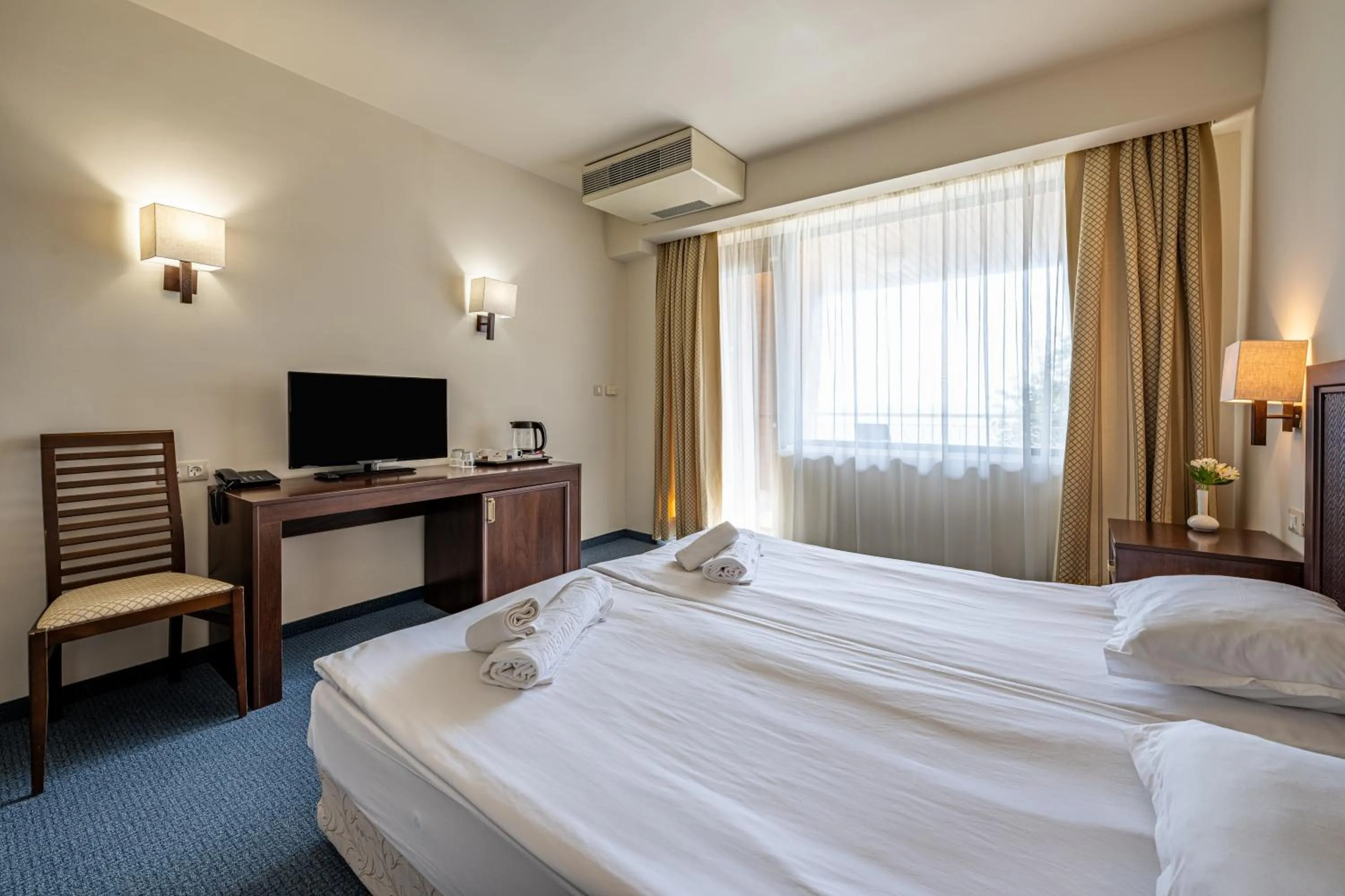 Bed in HVD Lotos Hotel - All Inclusive à-la-carte, Private Beach & Free Parking