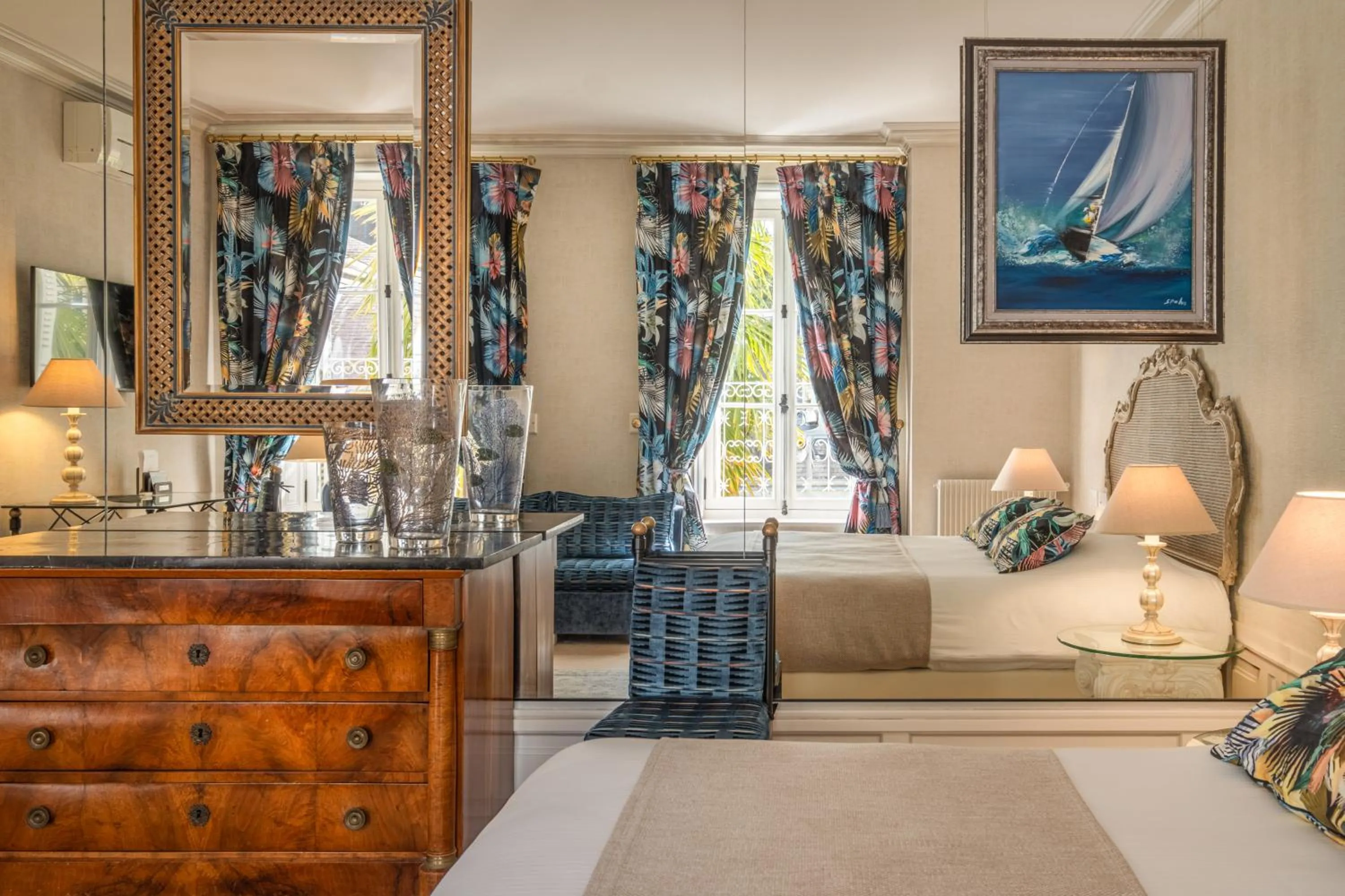 Bedroom, Bed in Chateau De Rochecotte