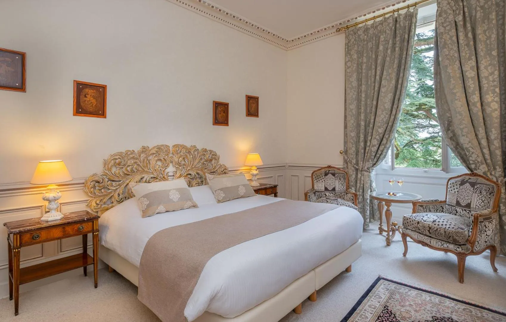 Bed in Chateau De Rochecotte