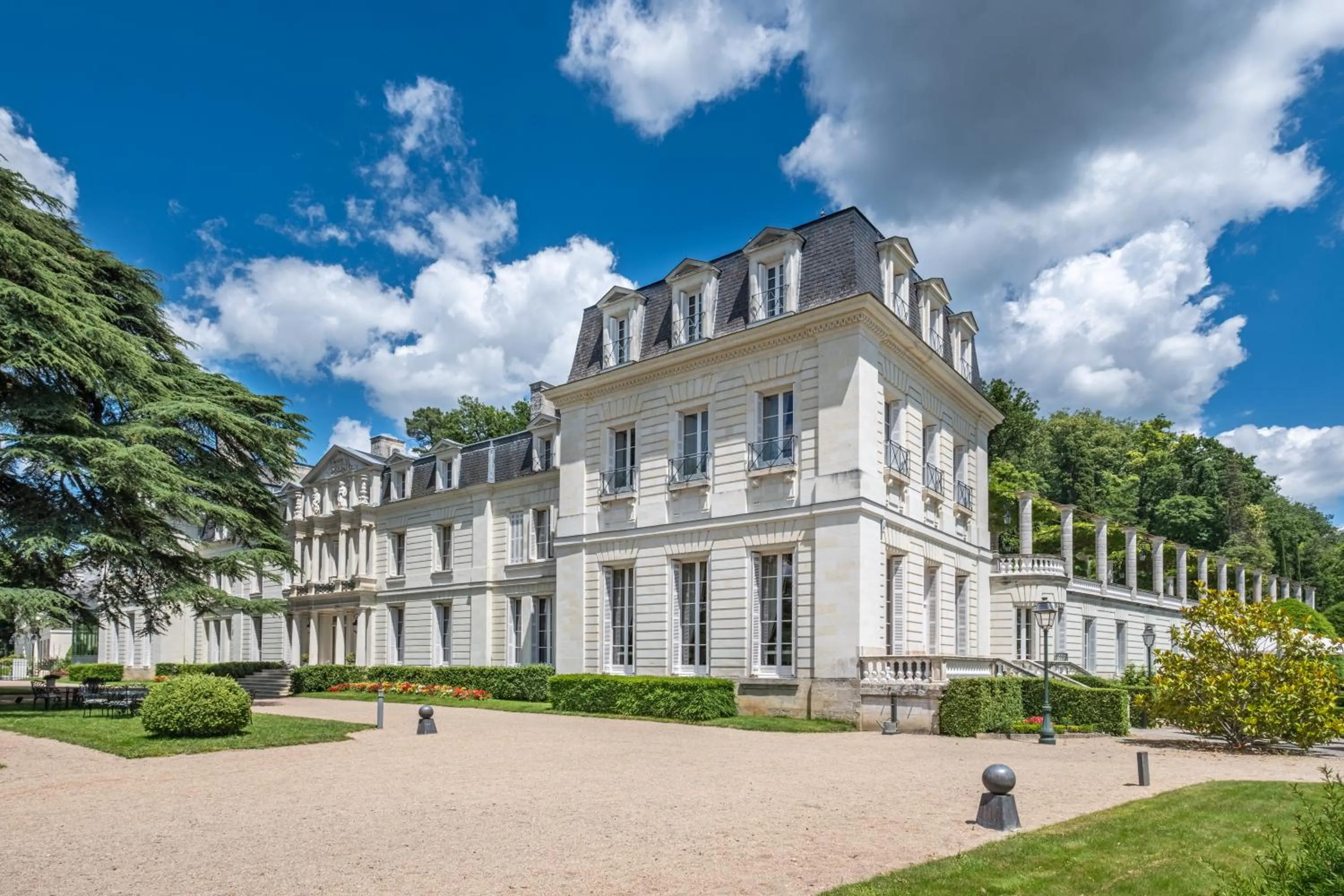 Property building in Chateau De Rochecotte