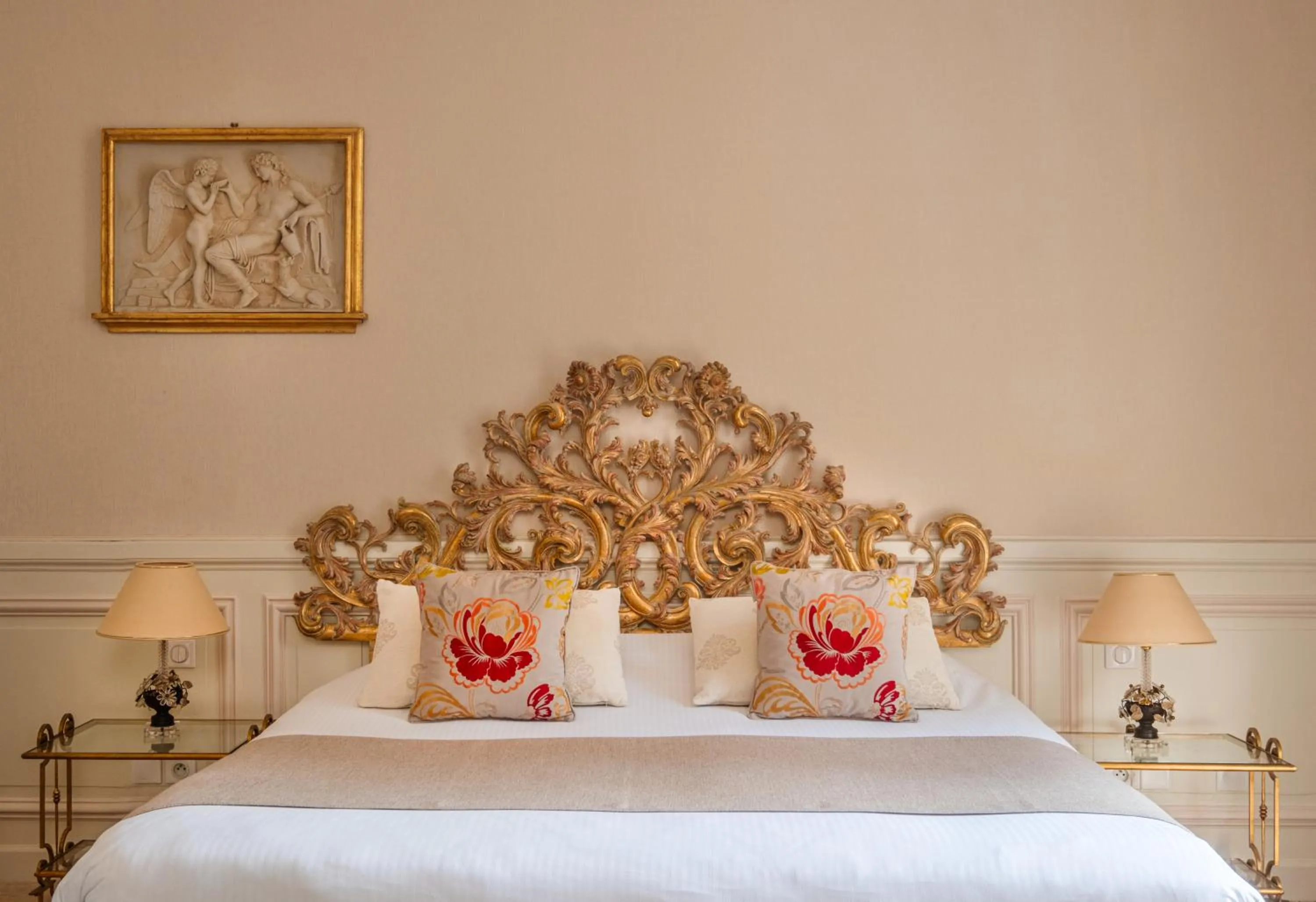 Bed in Chateau De Rochecotte