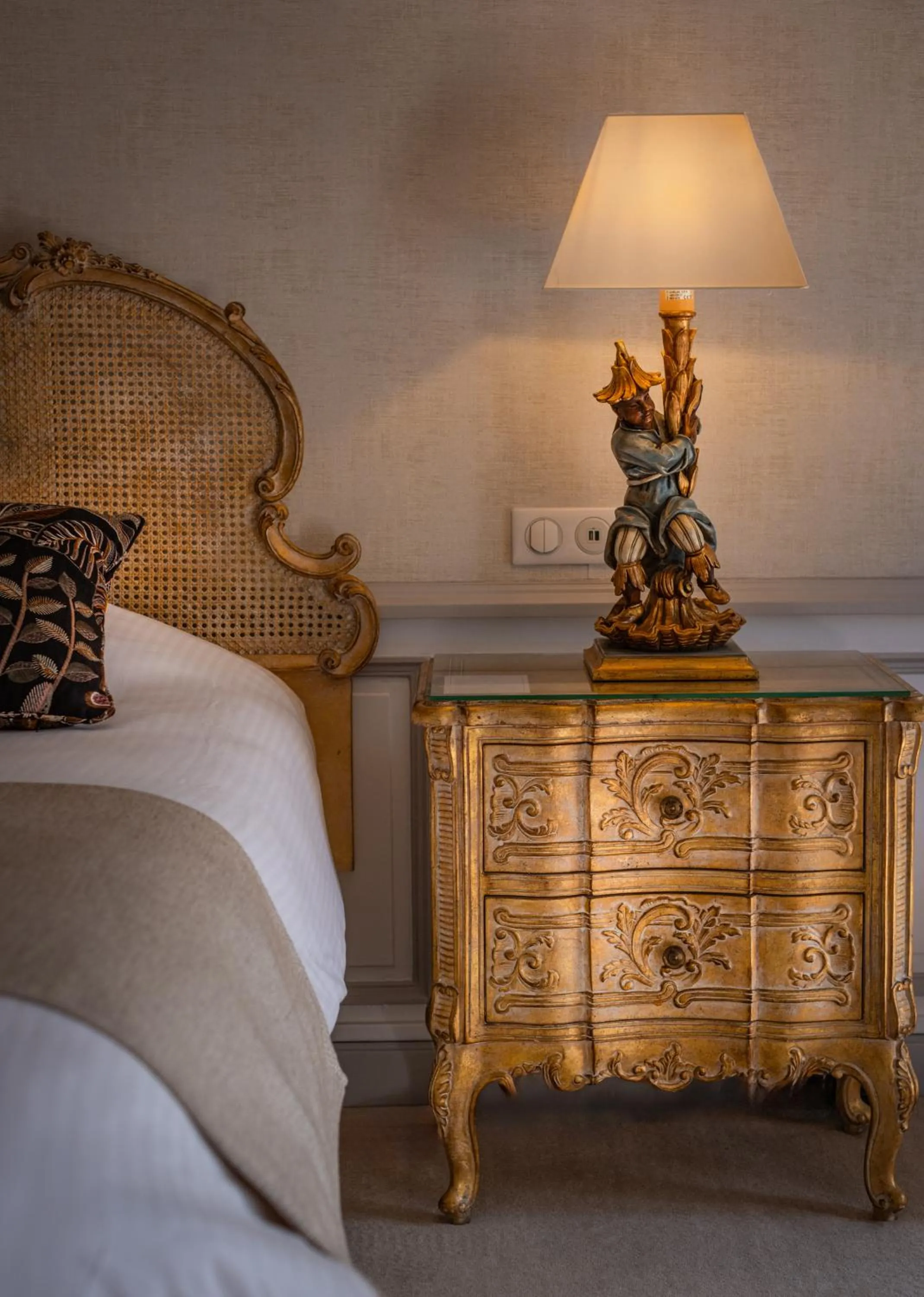 Bed in Chateau De Rochecotte