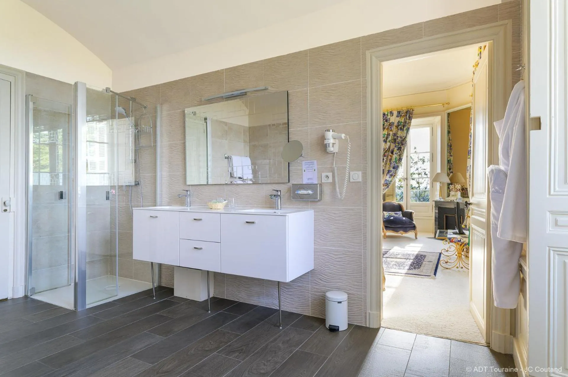 Bathroom in Chateau De Rochecotte
