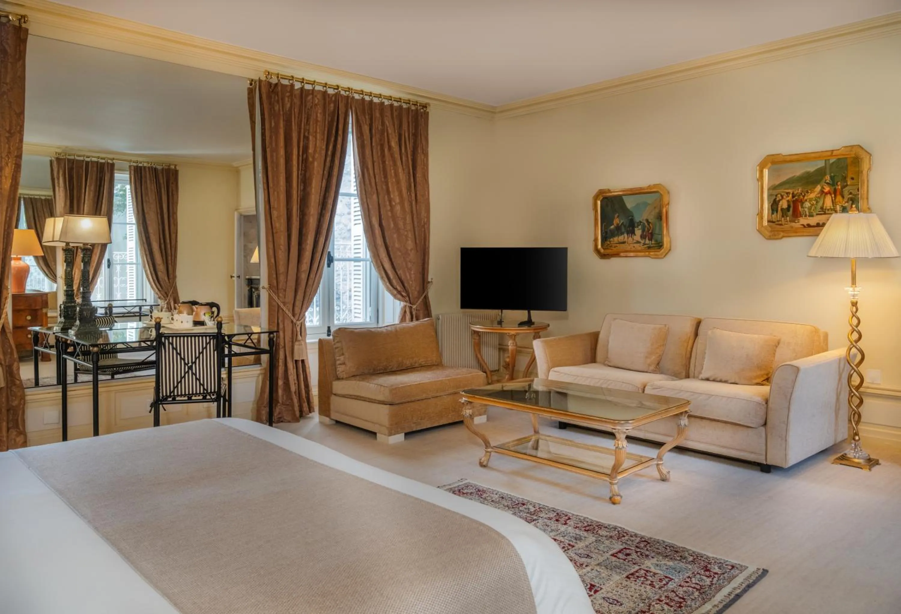 Seating area, Bed in Chateau De Rochecotte