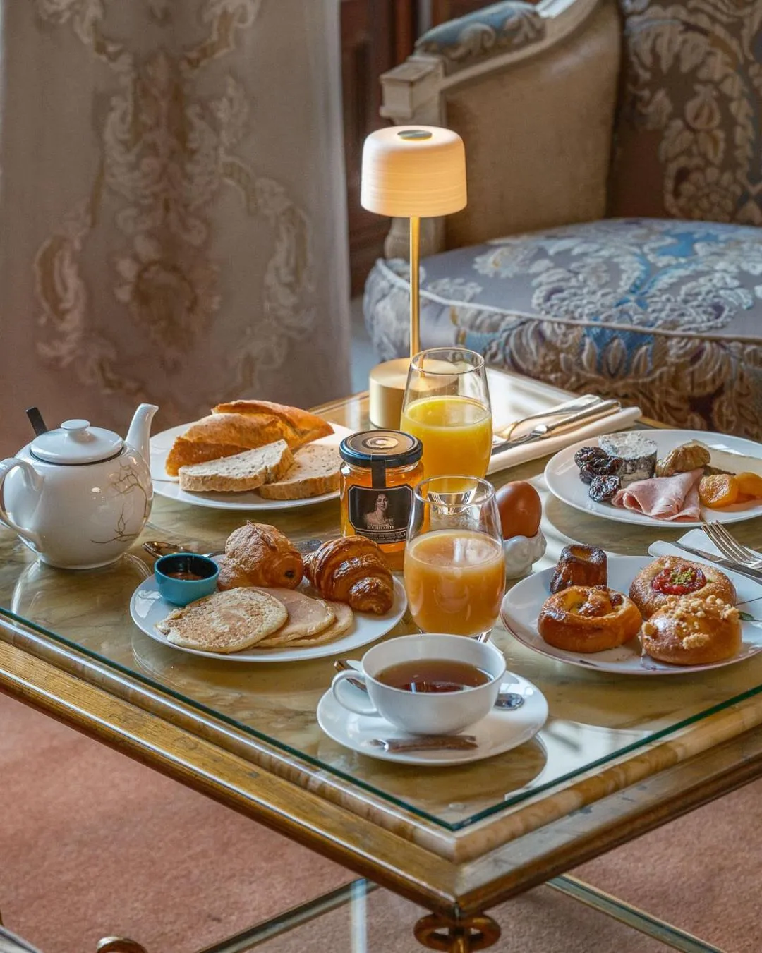 Breakfast in Chateau De Rochecotte