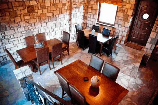 Dining area in Silva Suites