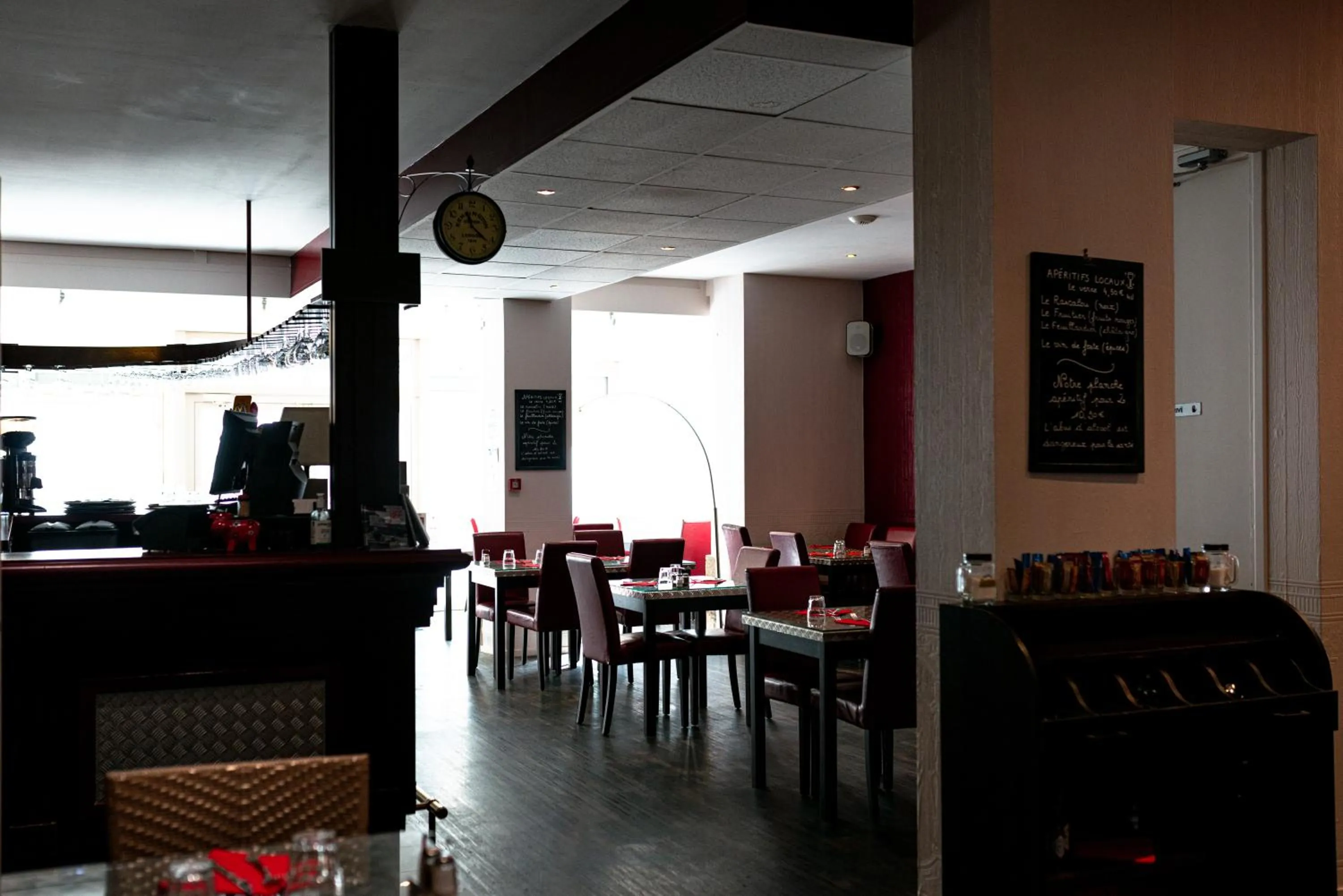 Restaurant/places to eat in Brit Hotel Confort Auclair