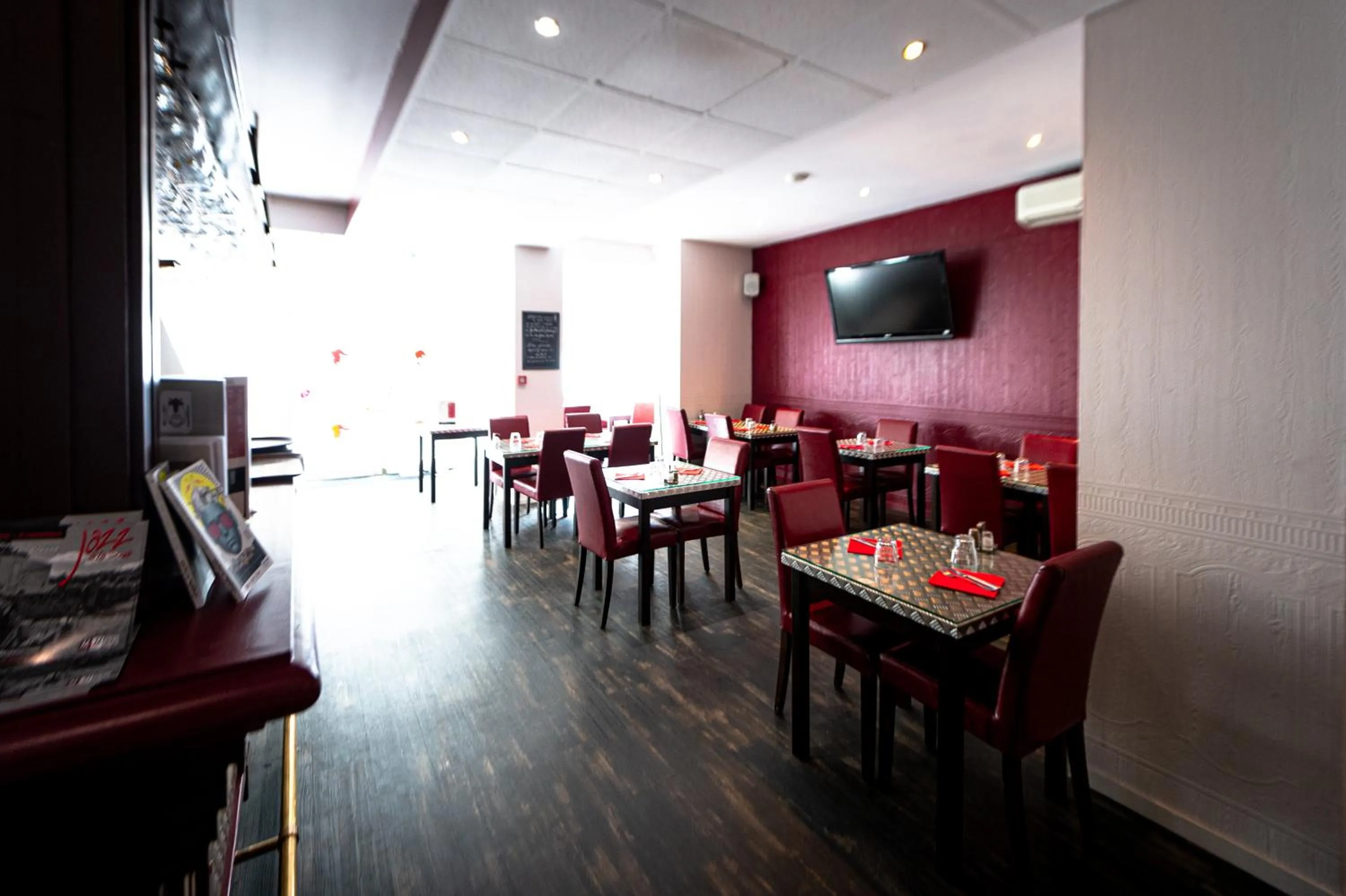 Restaurant/places to eat in Brit Hotel Confort Auclair