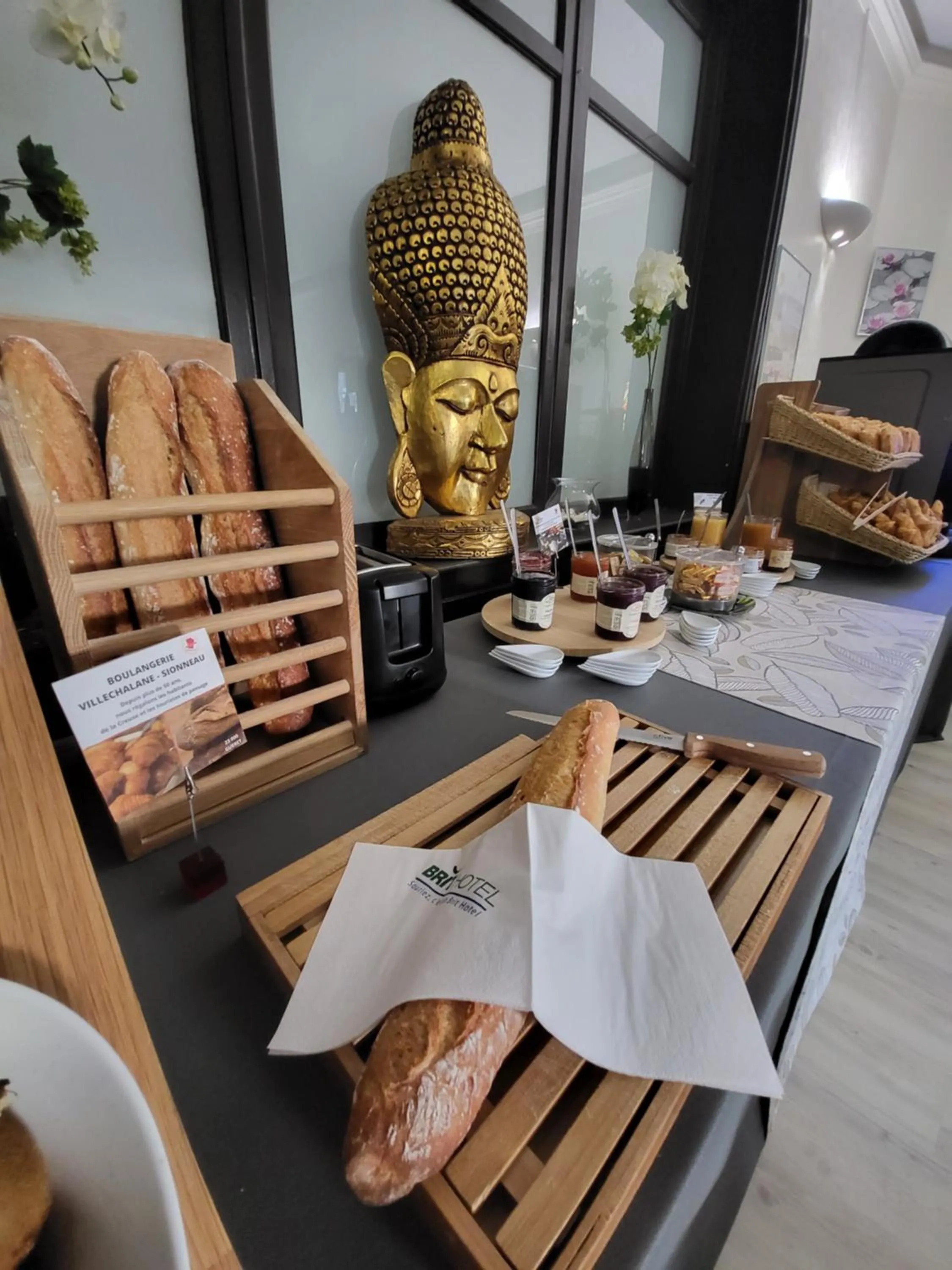 Breakfast in Brit Hotel Confort Auclair