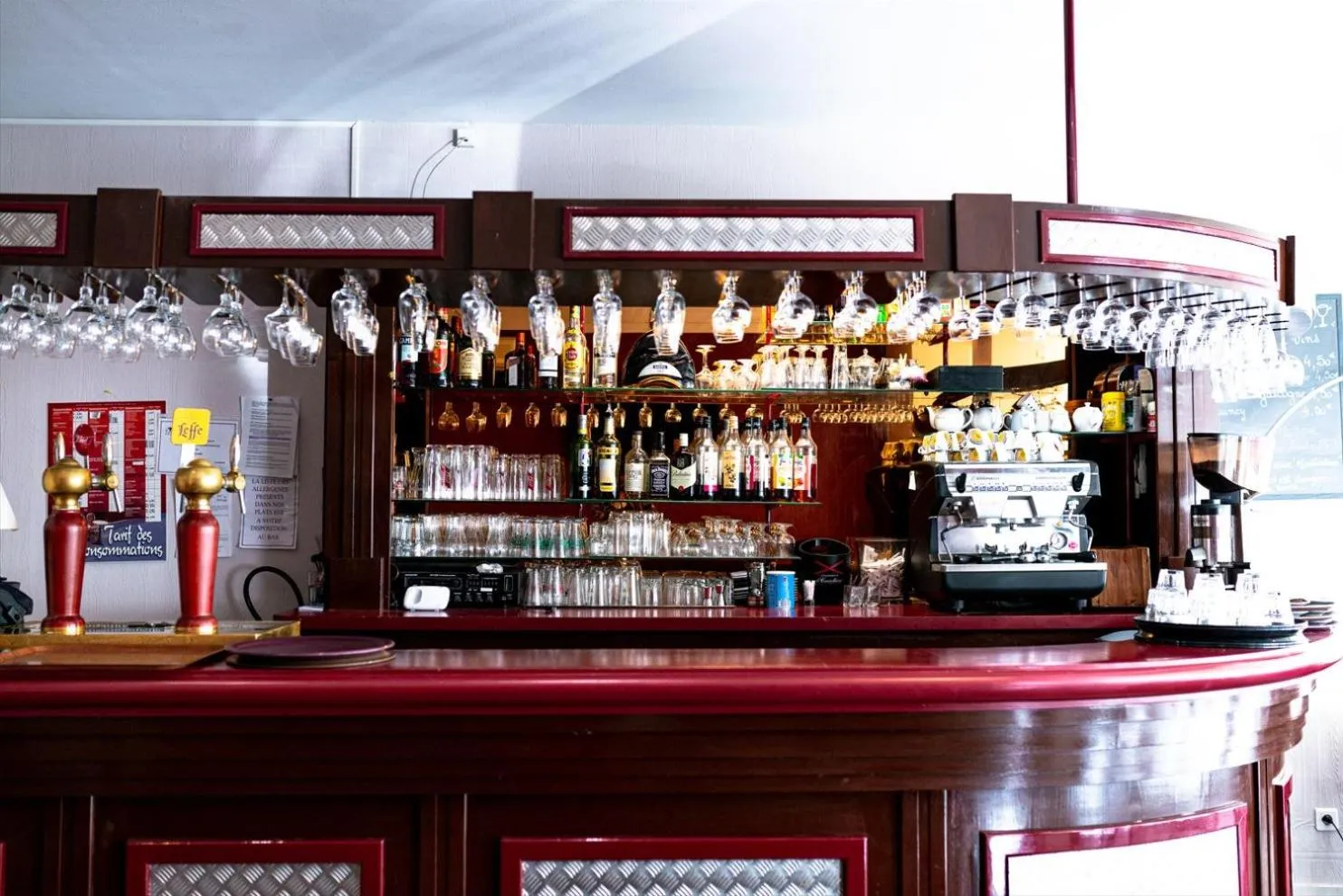 Lounge or bar in Brit Hotel Confort Auclair