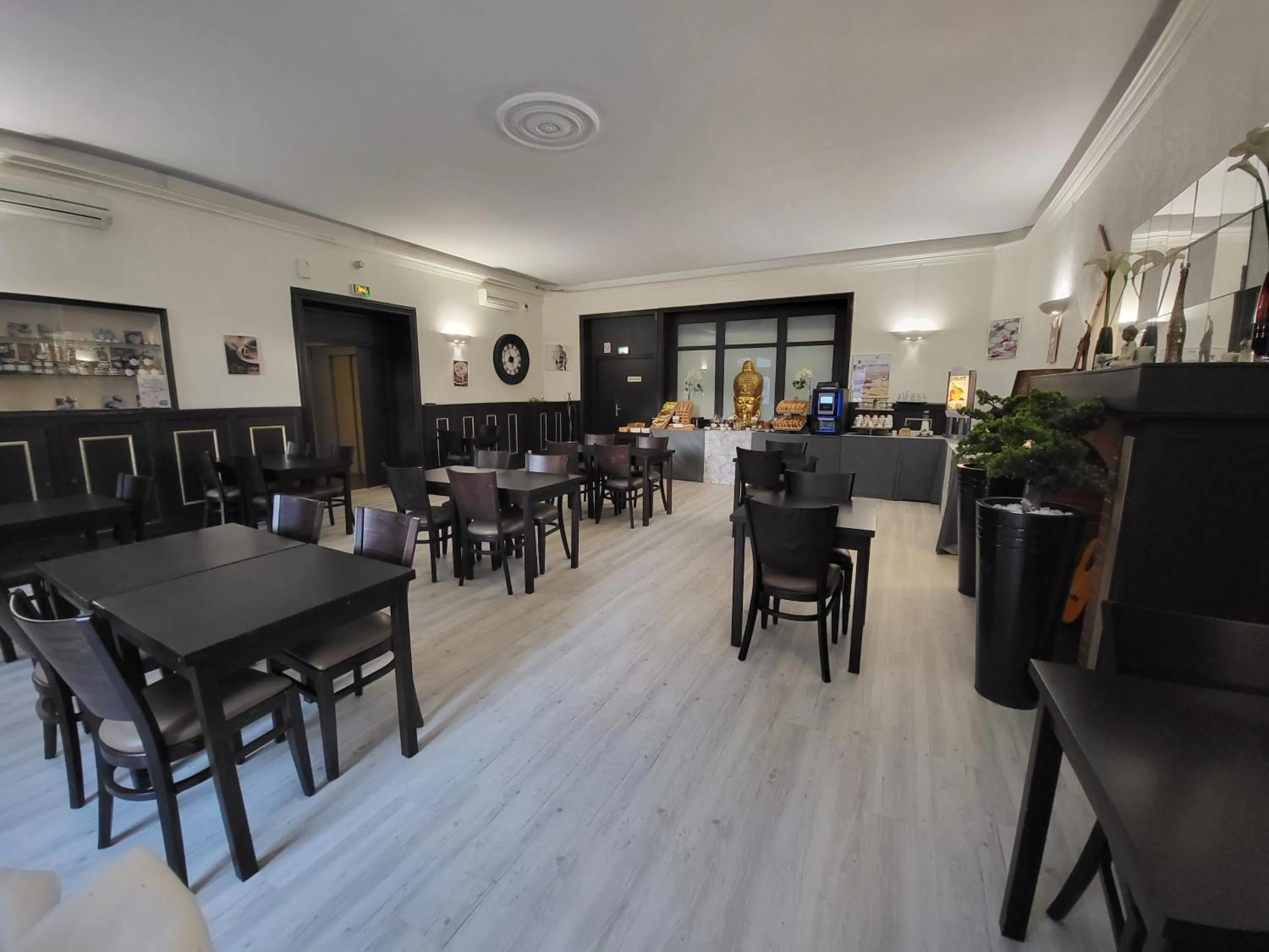 Breakfast in Brit Hotel Confort Auclair