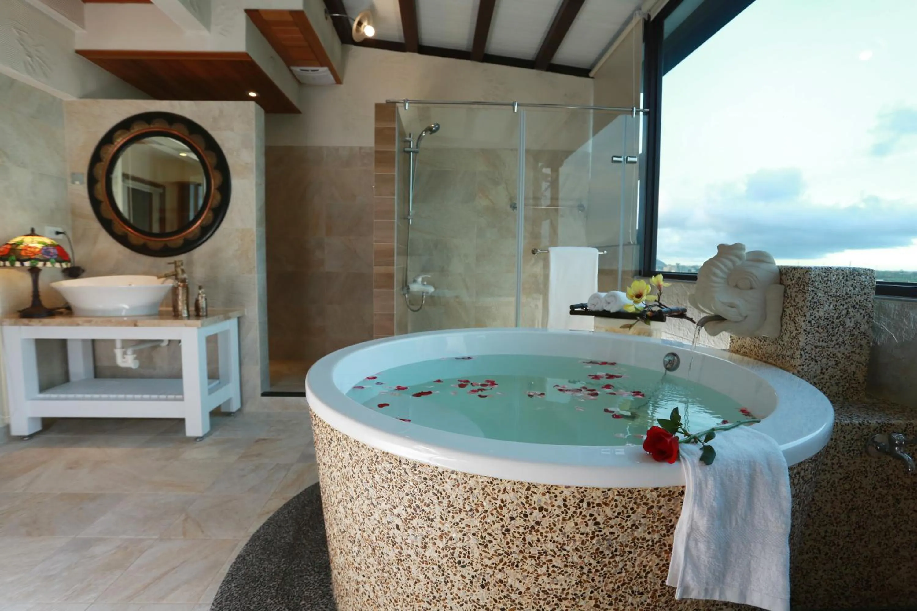 Bathroom in C'est Bon