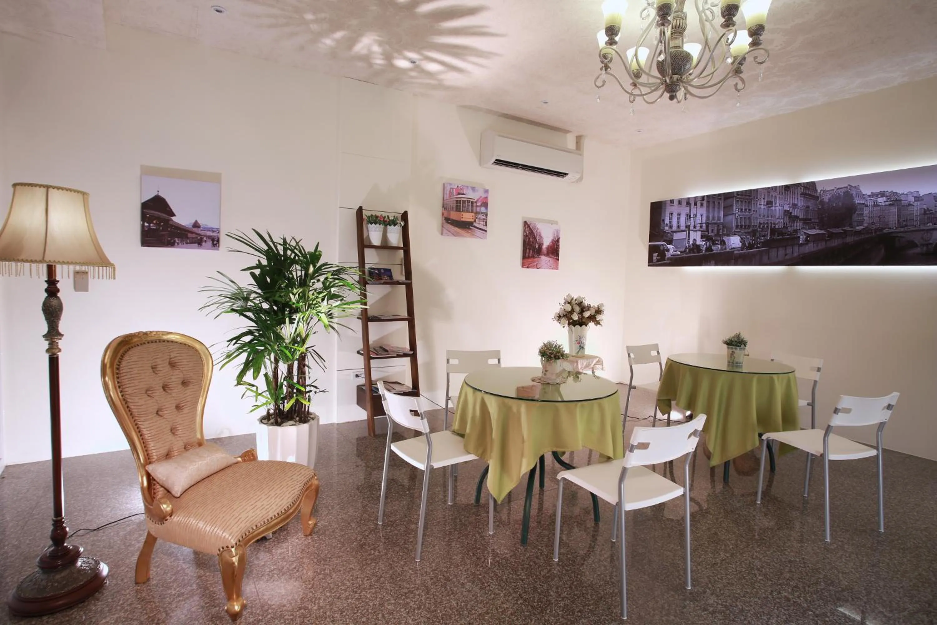 Property building in C'est Bon