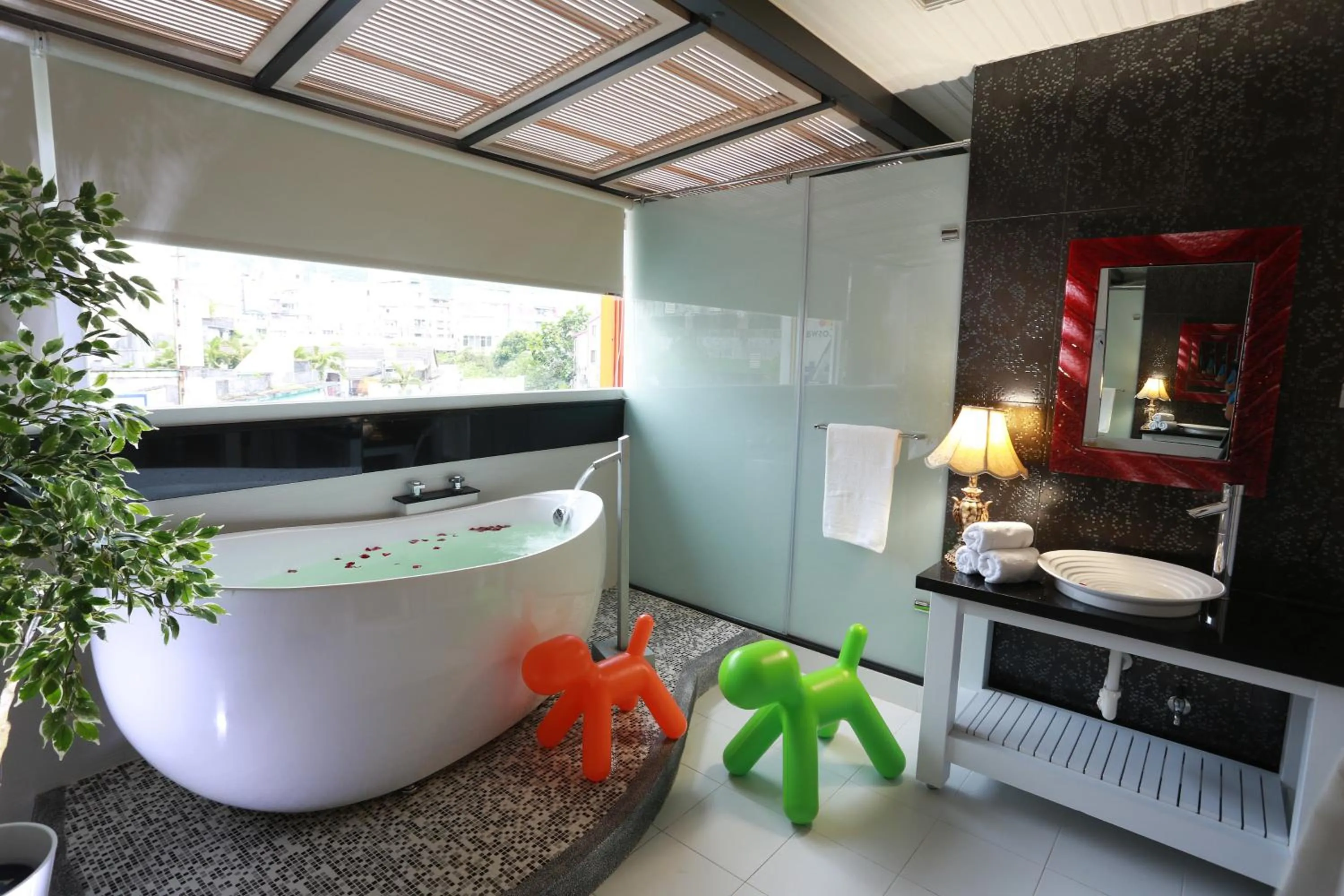 Bathroom in C'est Bon