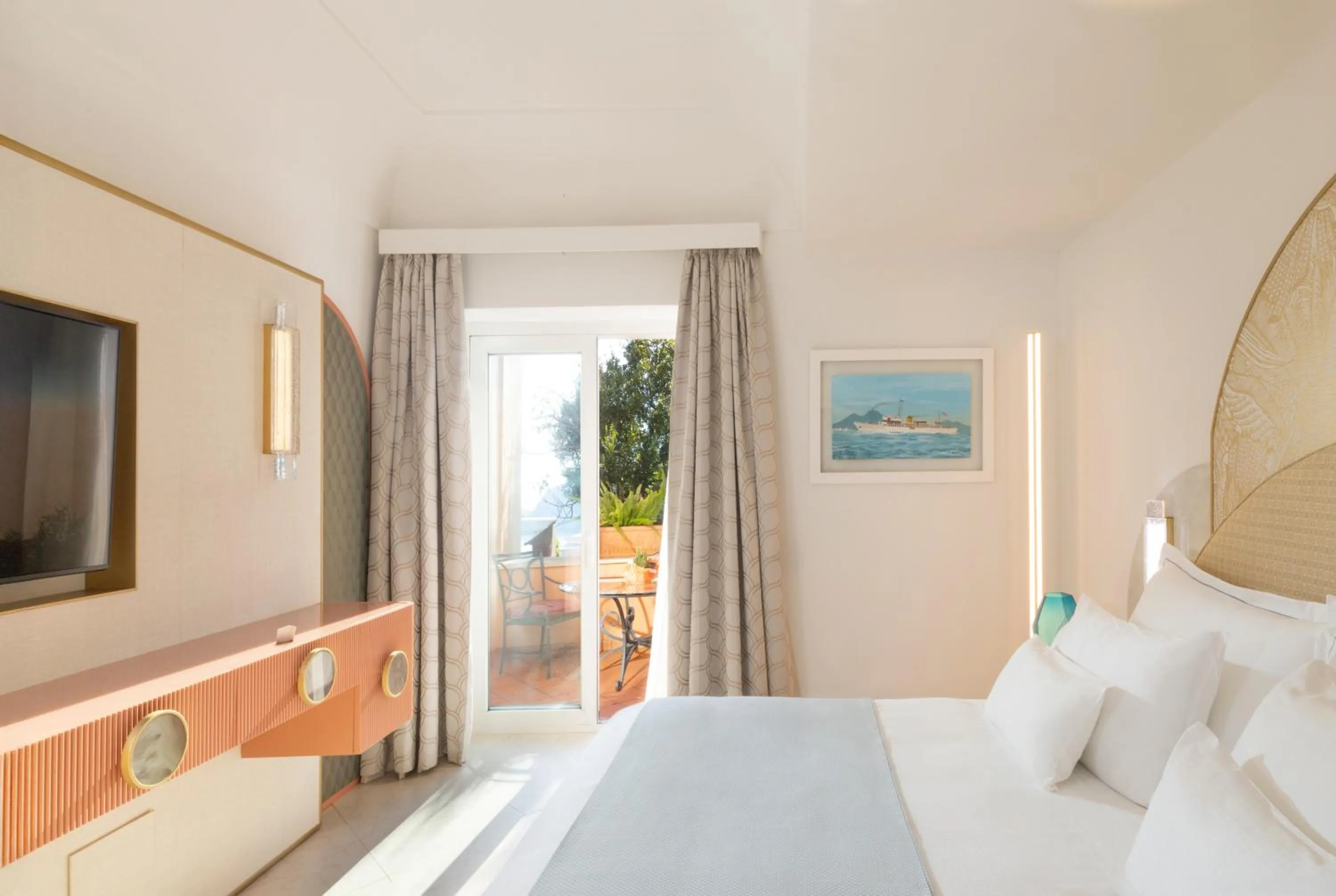 Shower, Bed in Hotel Punta Tragara