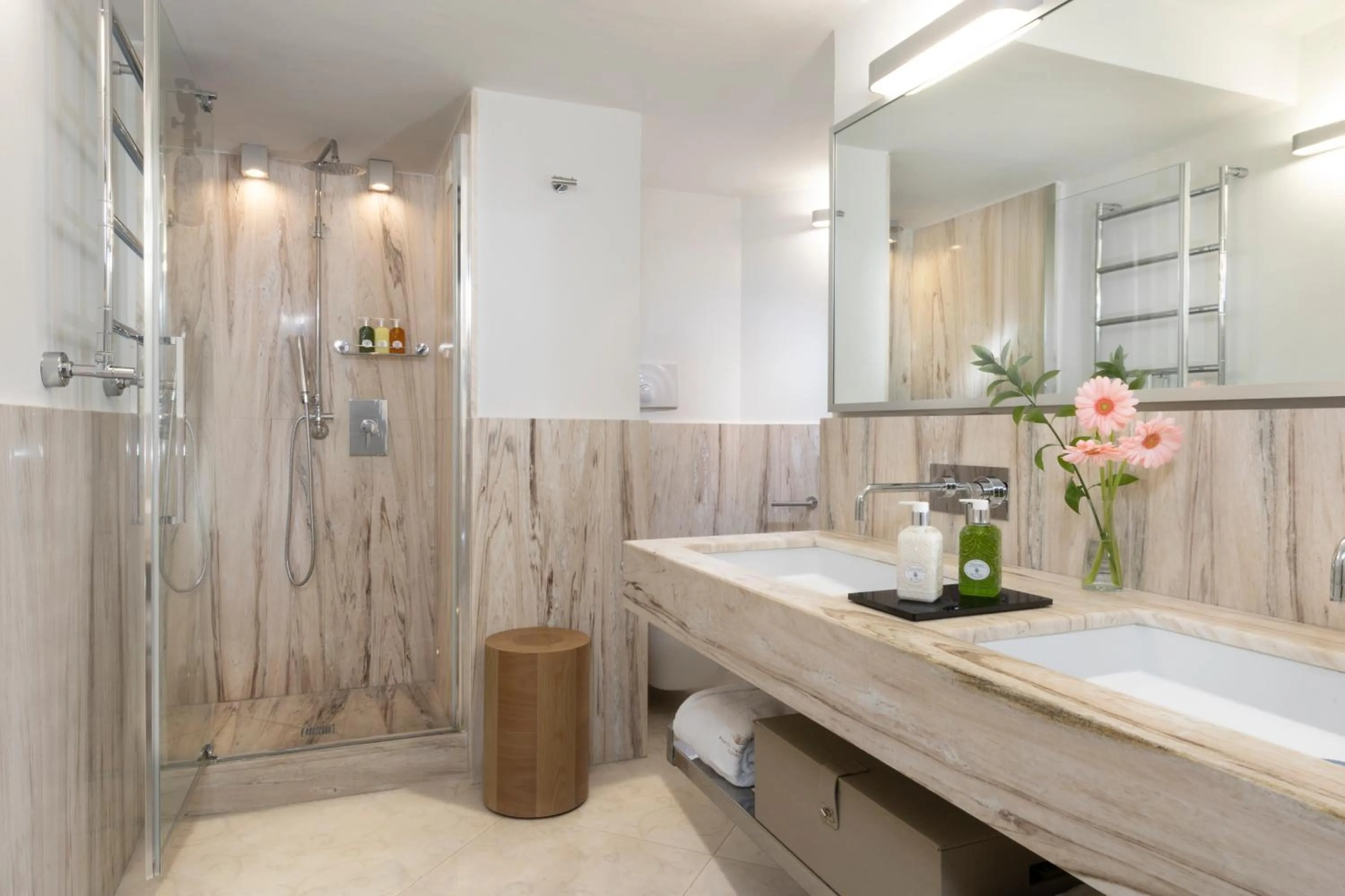 Shower in Hotel Punta Tragara