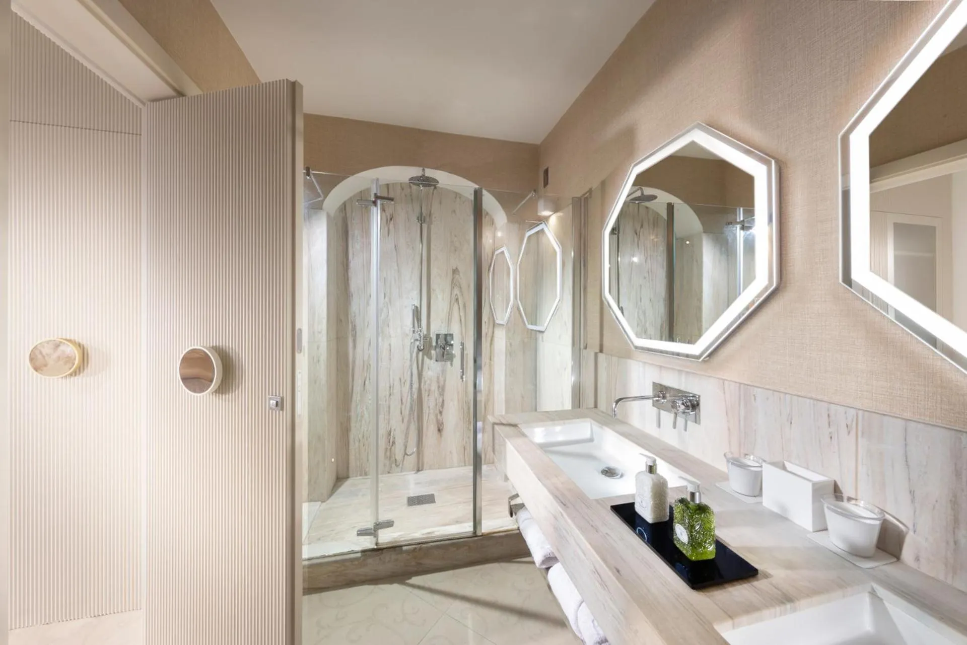 Shower in Hotel Punta Tragara