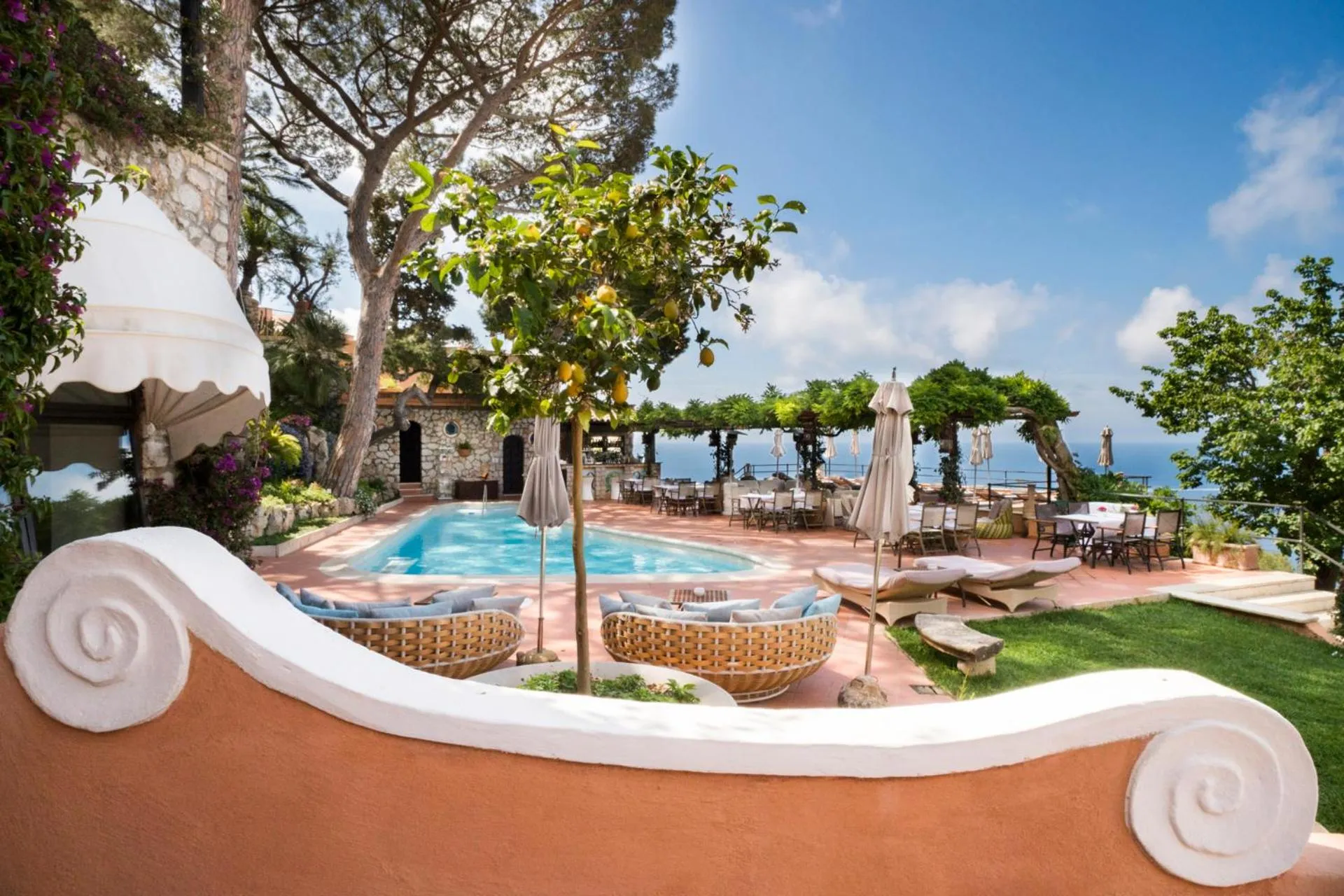 Pool view in Hotel Punta Tragara