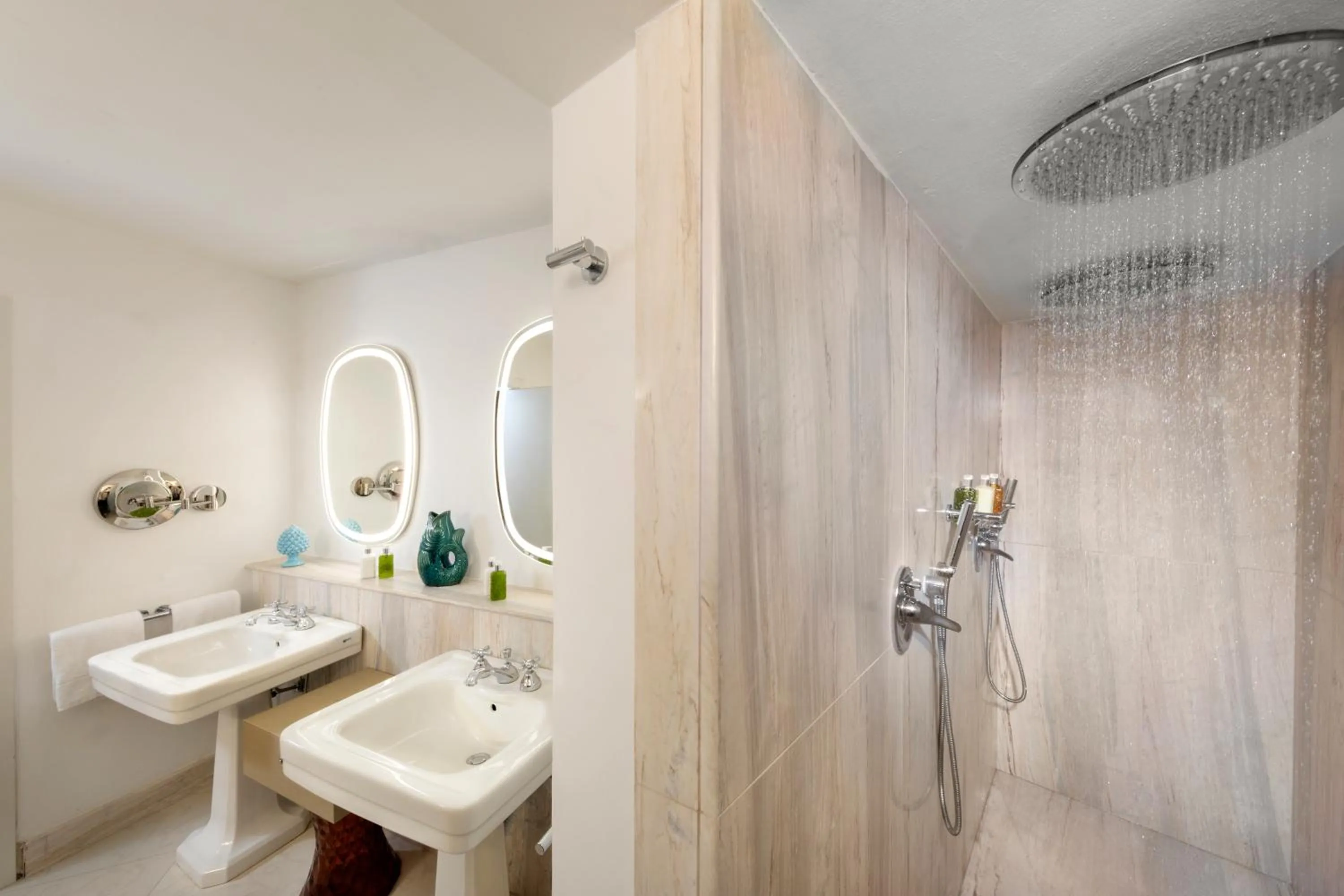 Shower in Hotel Punta Tragara