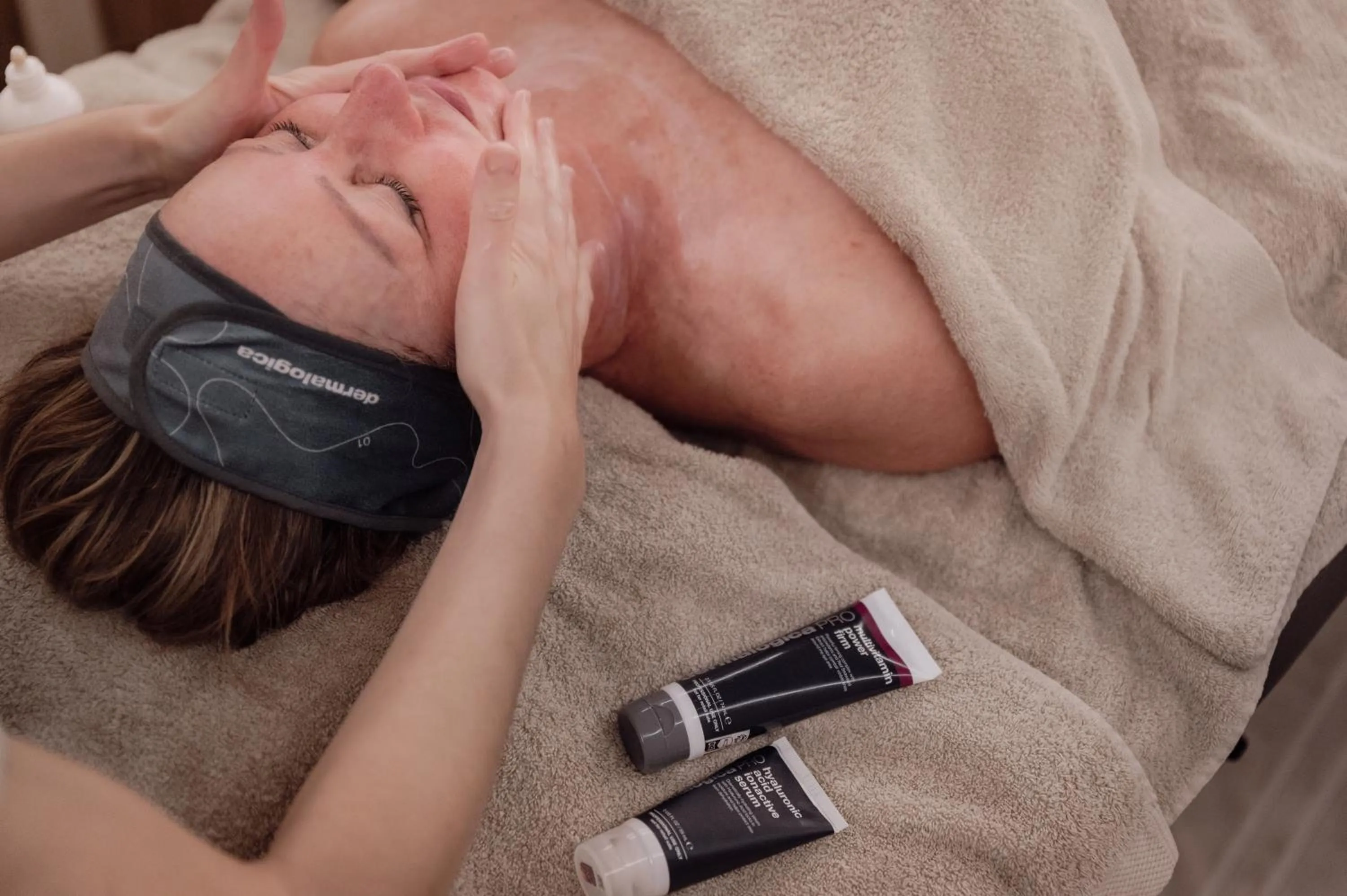 People in Hôtel de la Loze