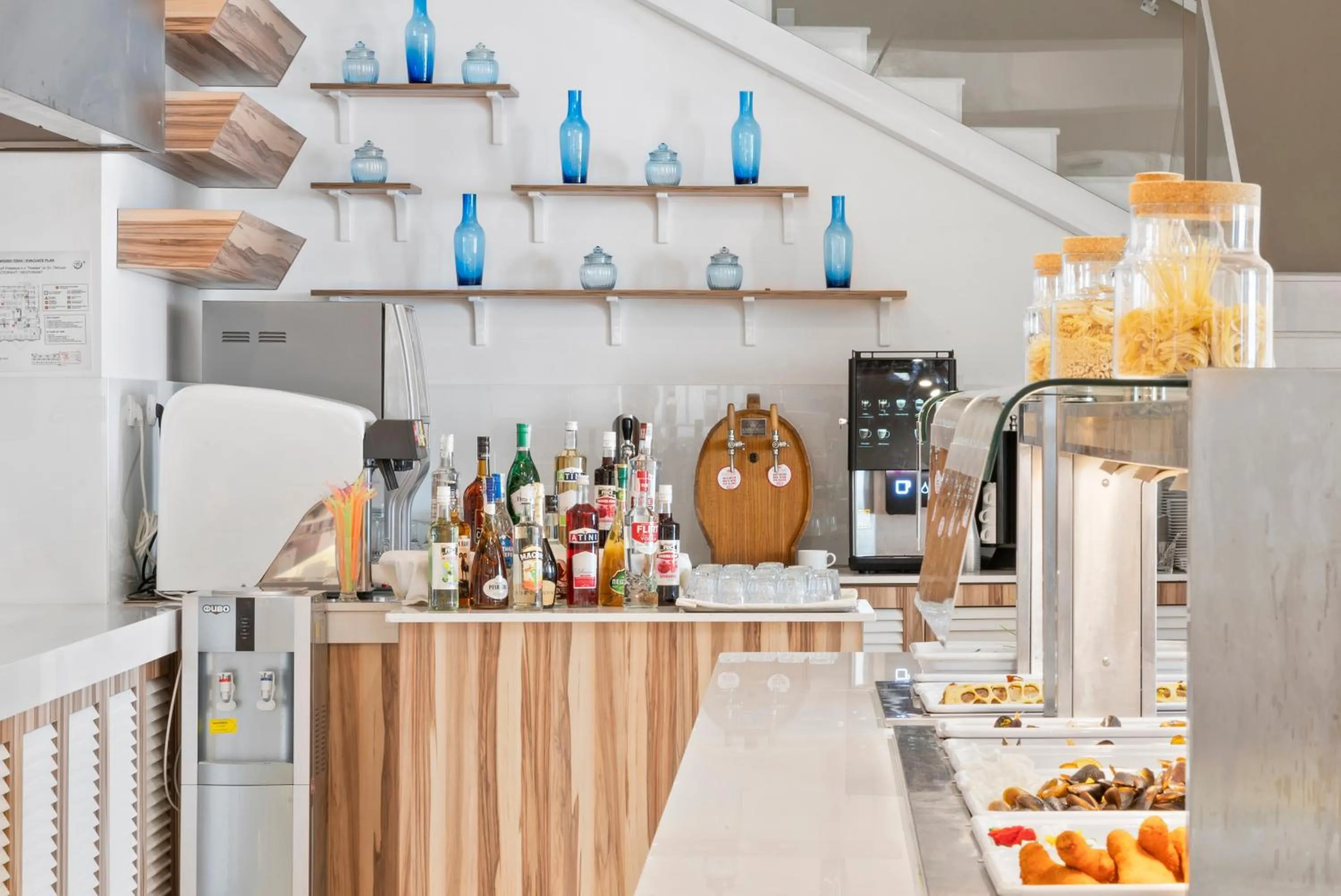 Restaurant/places to eat in HVD Nympha Hotel - Adults Only - Private Beach & Free Parking